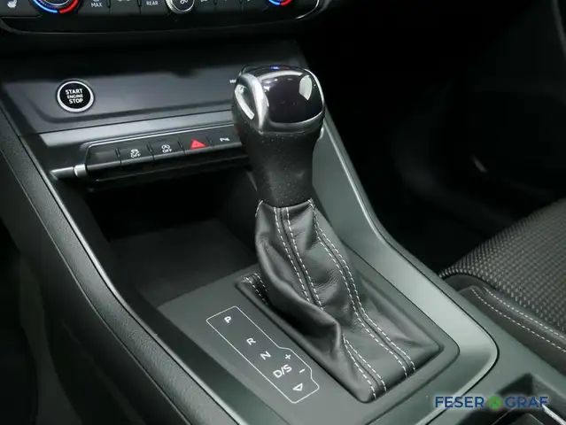 Audi Q3 view 9