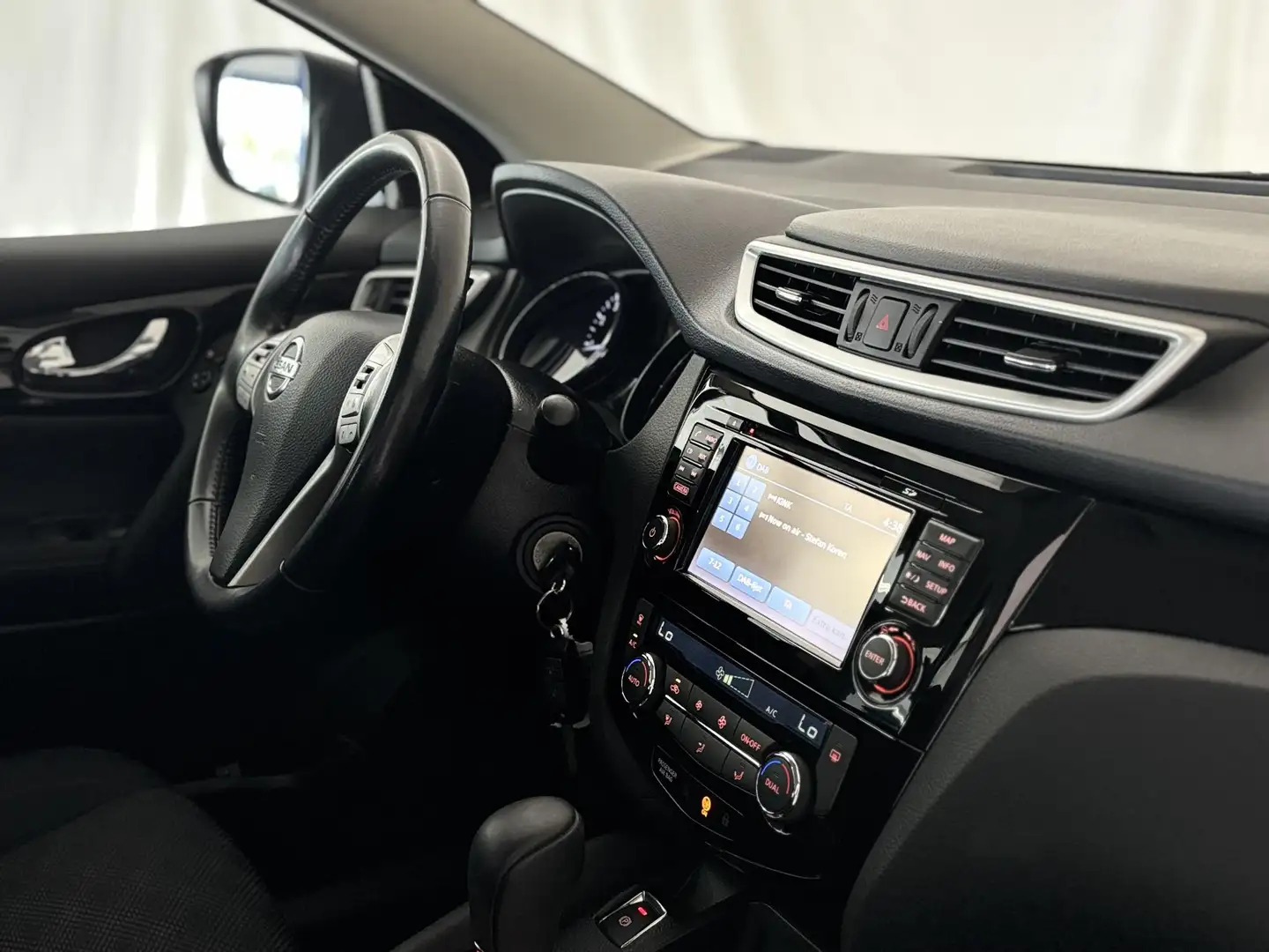 Nissan Qashqai 1.2 Business Edition | Navigatie | Parkeercamera | Rood - 2