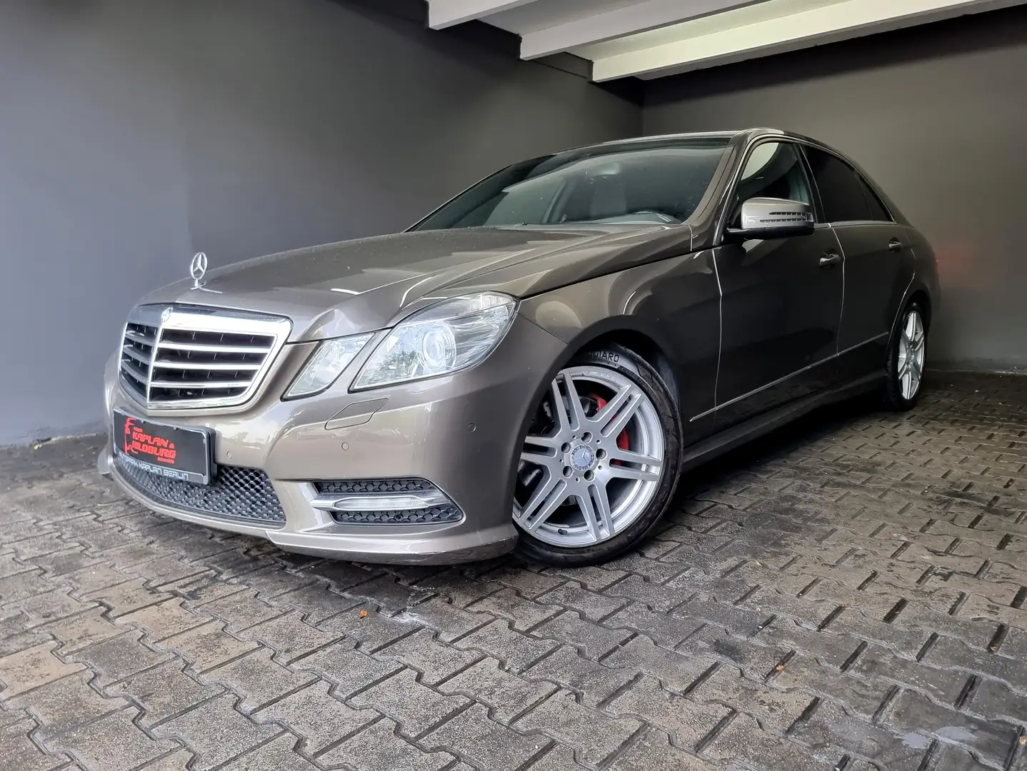 Mercedes-Benz E 220 CDI BE, AMG SPORT PAKET, e.DACH, BiXENON, STANDHZG Grau - 1