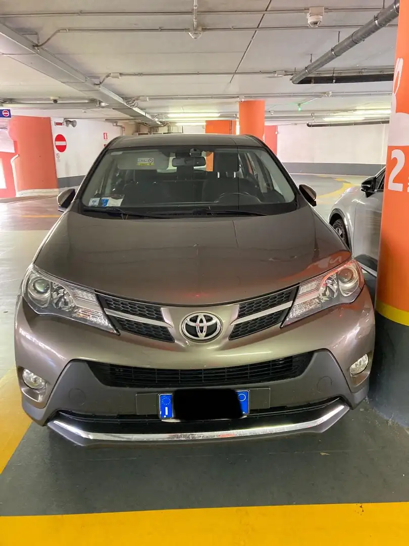 Toyota RAV 4 2.0 D-4D 4x2 Start-Stop Executive Maro - 2