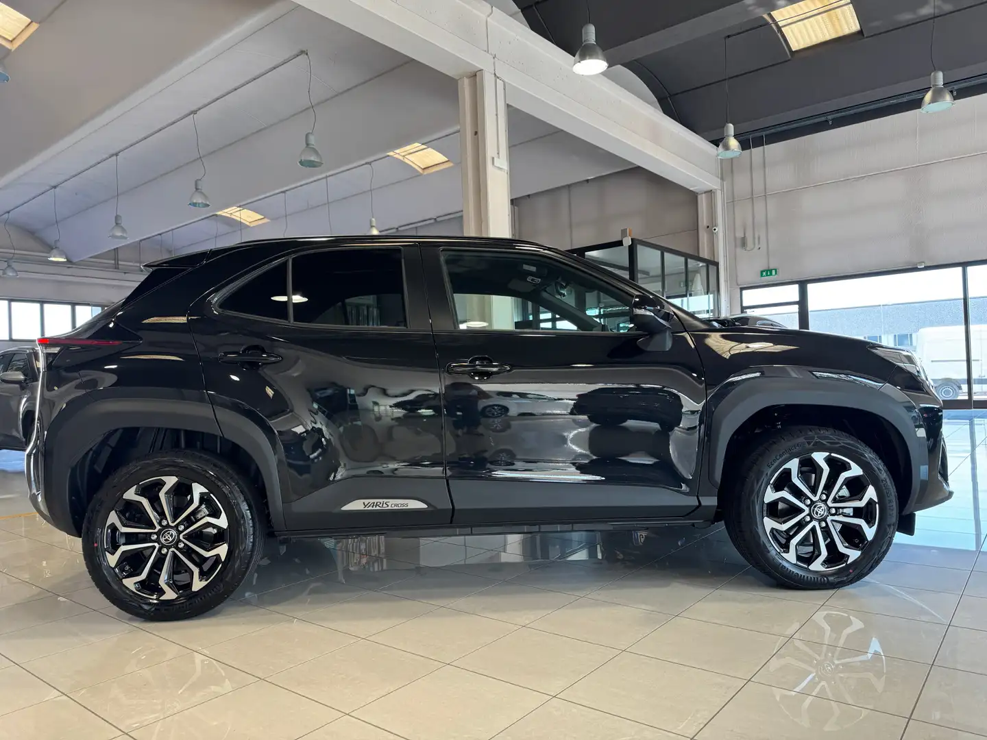 Toyota Yaris Cross 1.5 Hybrid 5p. E-CVT Trend NUOVO MODELLO KM ZERO Nero - 2