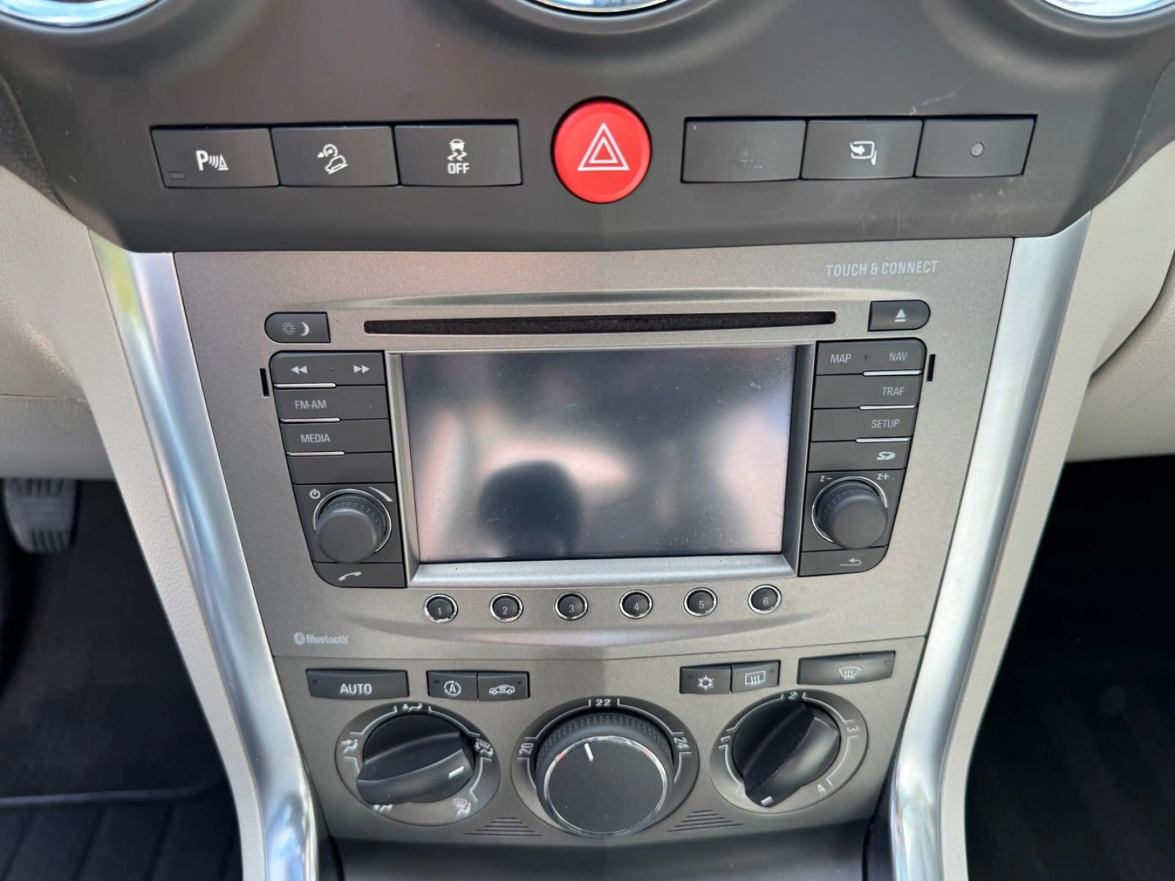 Opel Antara Cosmo 4x4 *AHK*Leder*Navi* — photo 18
