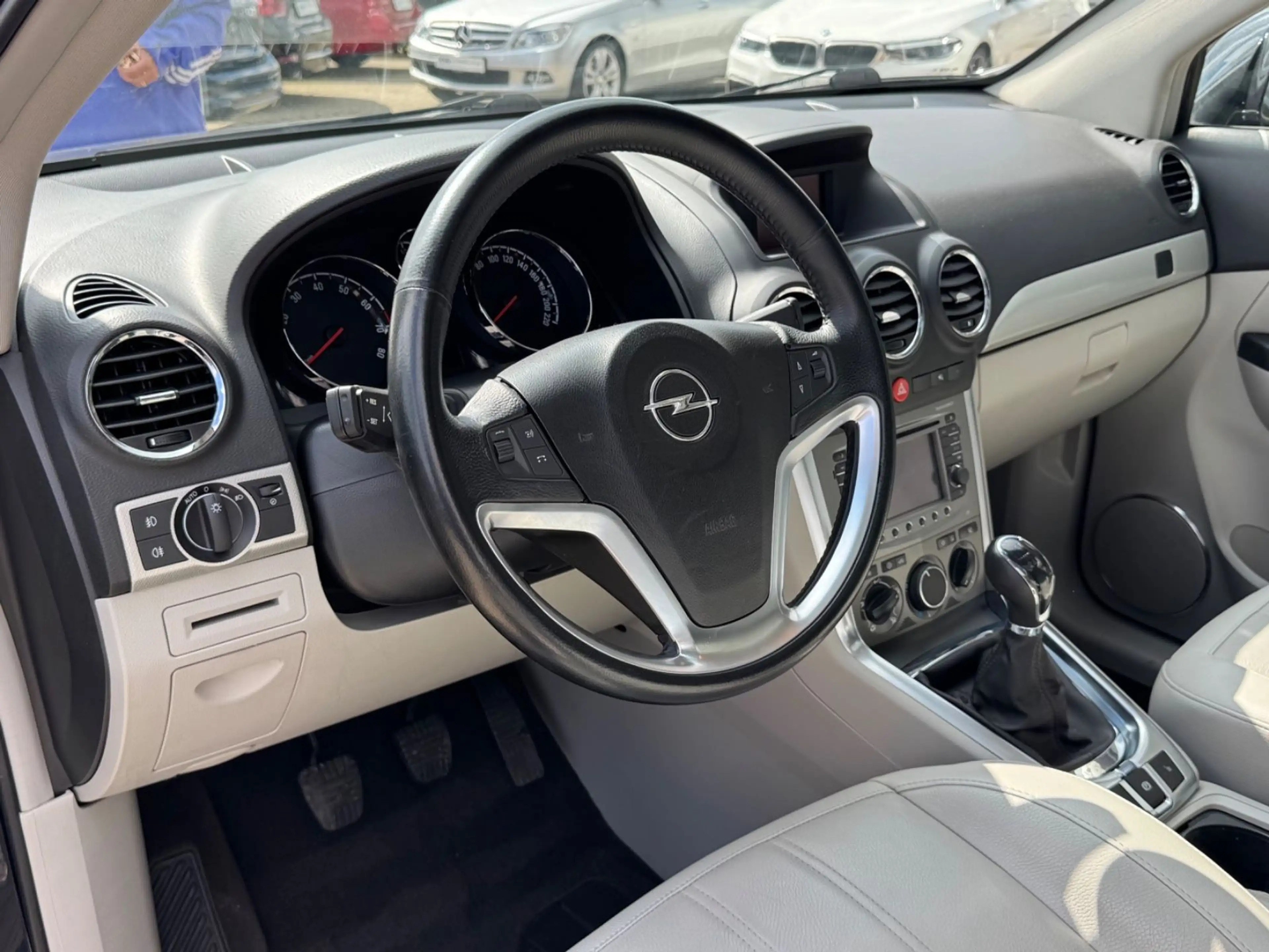 Opel Antara Cosmo 4x4 *AHK*Leder*Navi* — photo 14
