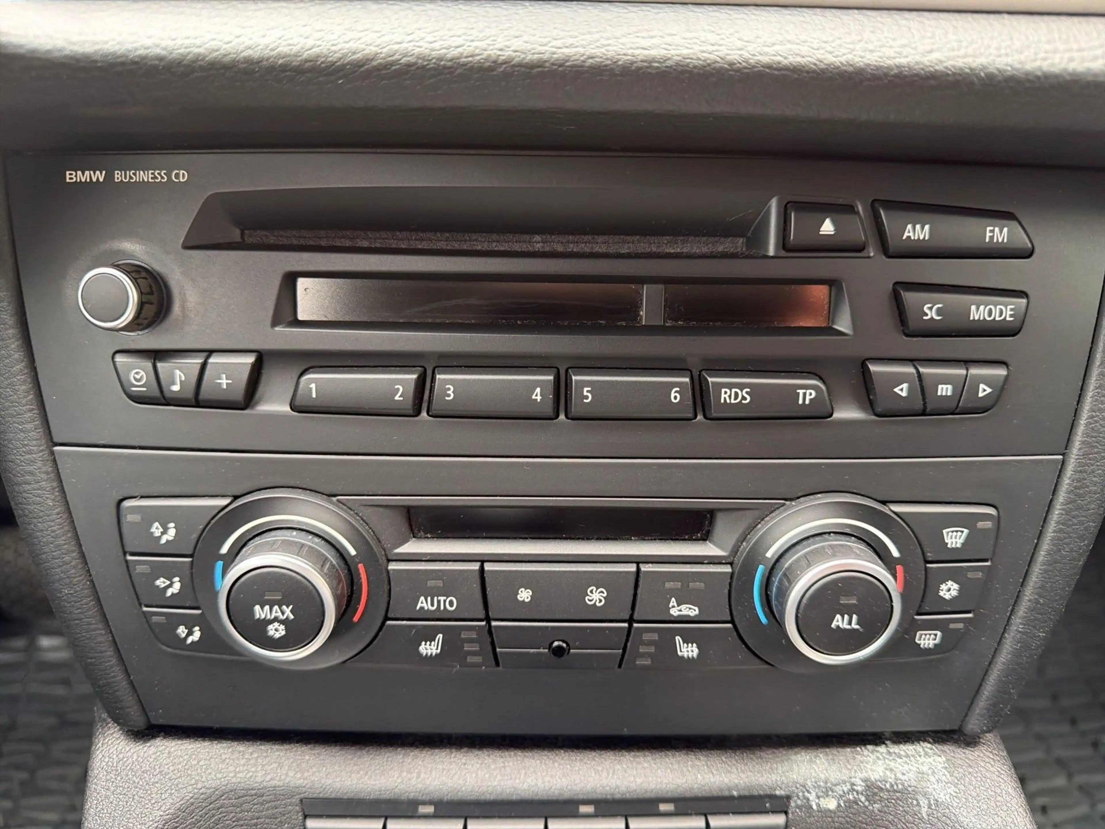 BMW X1 xDrive 18d  2 HAND/AHK/SHZ/8-FACH — photo 14
