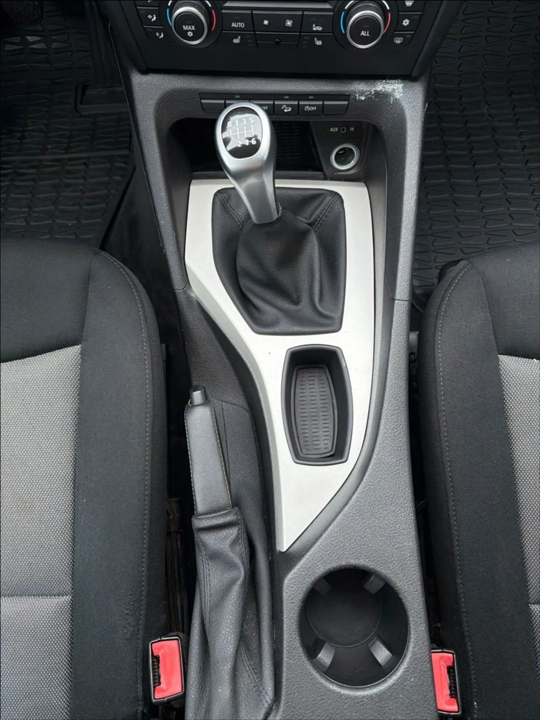 BMW X1 xDrive 18d  2 HAND/AHK/SHZ/8-FACH — photo 11