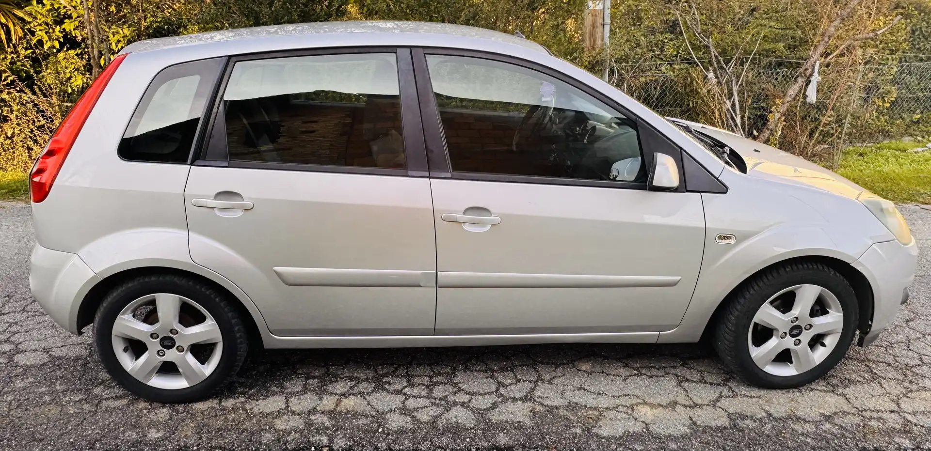 Ford Fiesta ford firsta gpl Сірий - 2