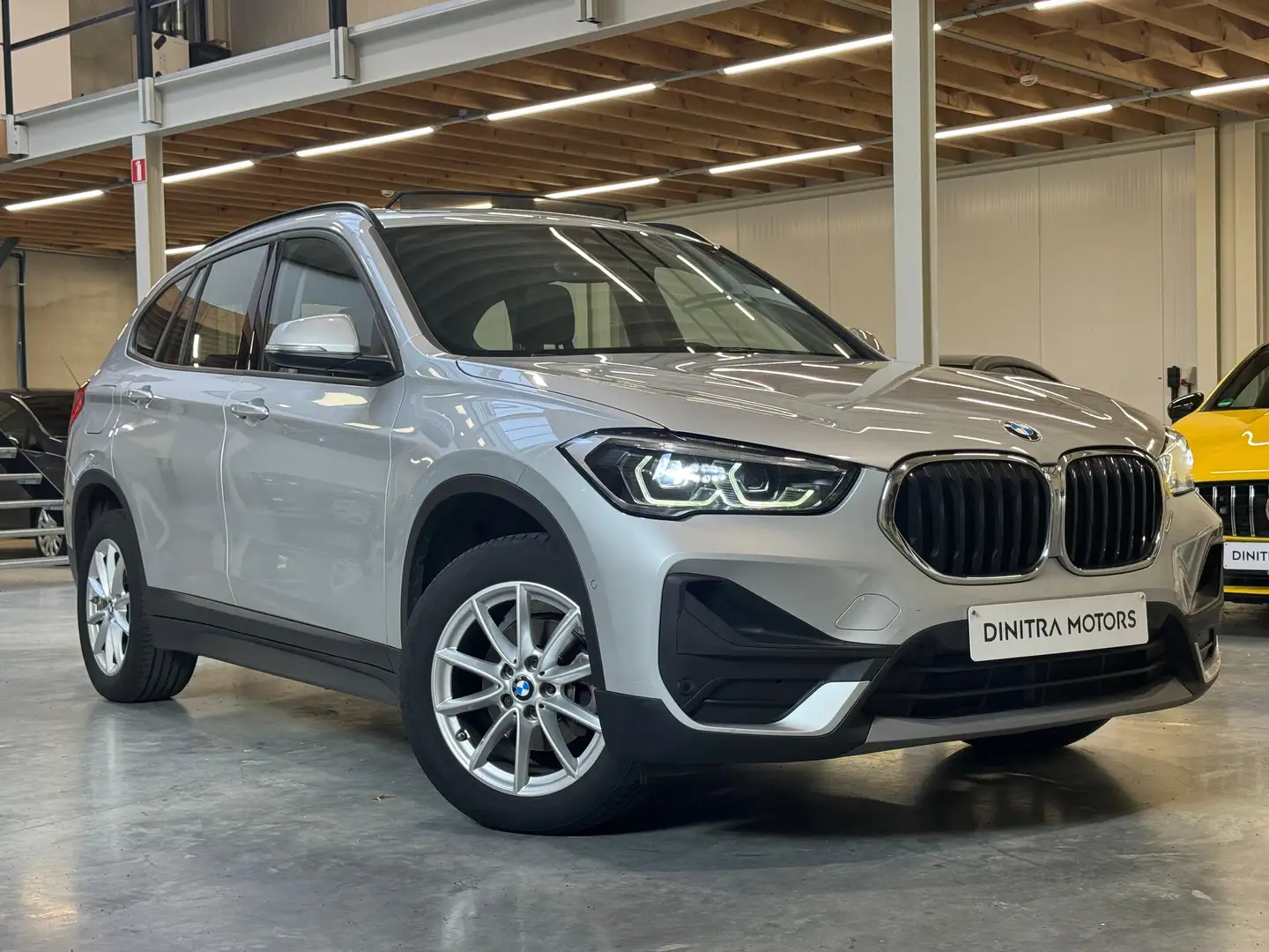 BMW X1 BMW X1 sDrive 16d - Pano/Camera/Carplay/LED/BTW Zilver - 1