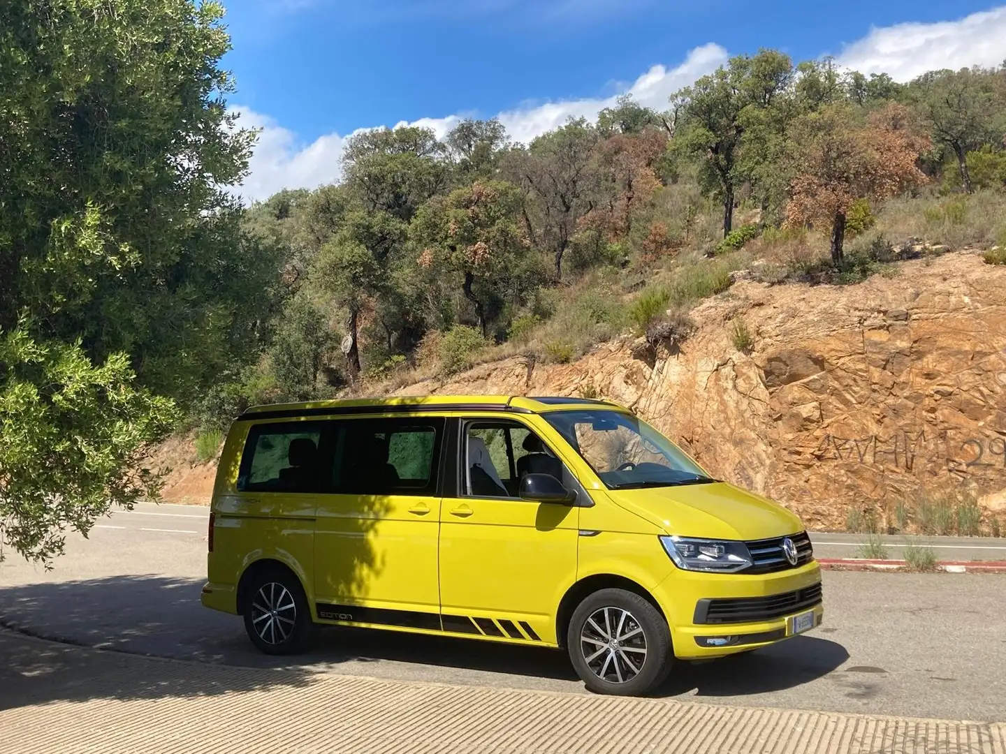 Volkswagen T6 California Beach Limited Edition Żółty - 1