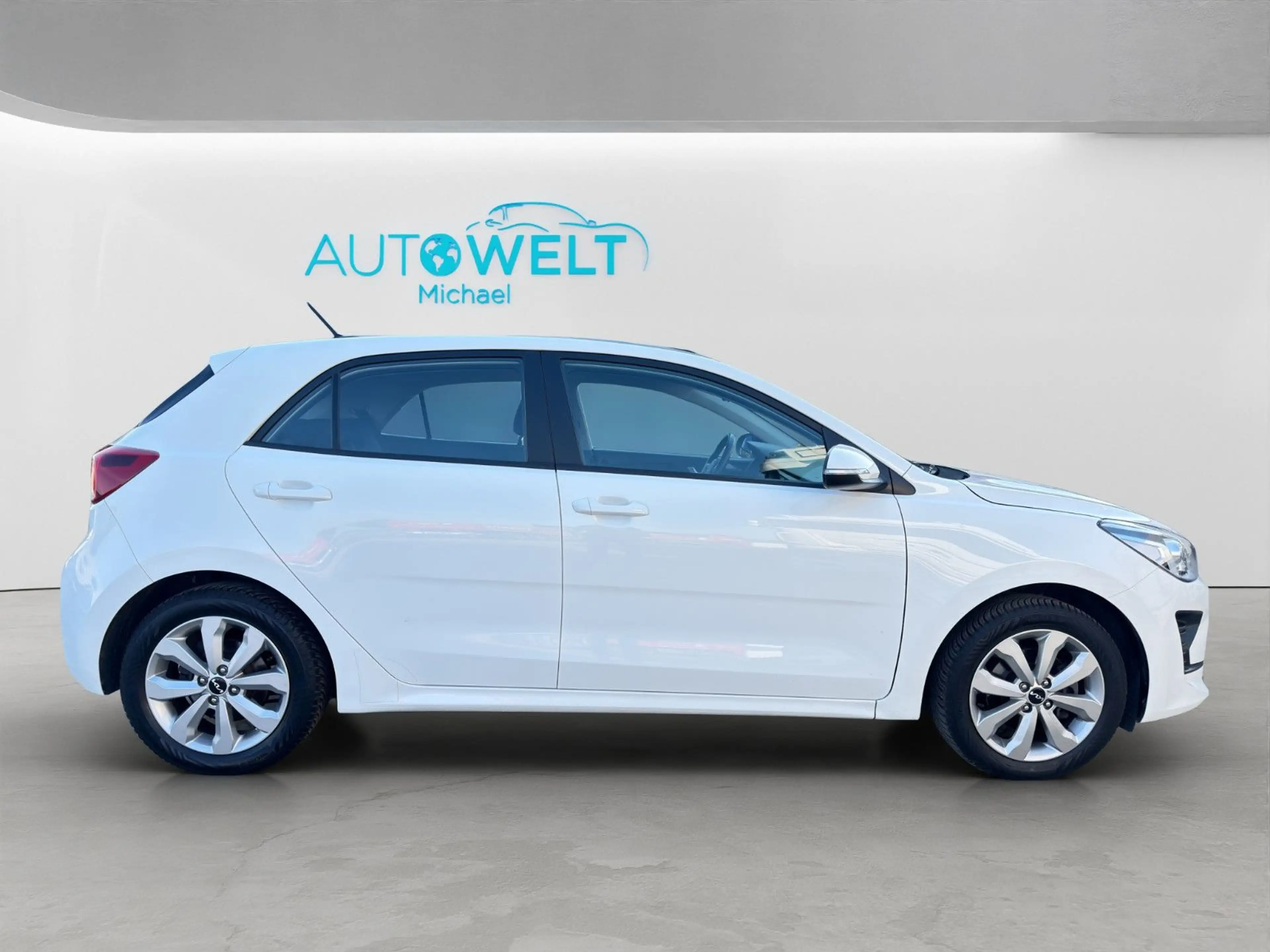 Kia Rio 1.2 84PS KLIMAAUT SITZH LED PDC GJR TÜV NEU — photo 4