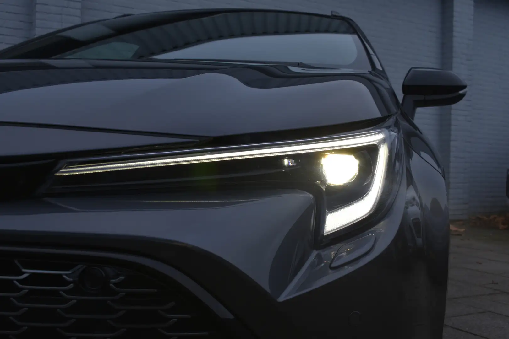 Toyota Corolla Touring Sports 2.0 Hybrid GR Sport Plus Limited Au Gris - 2