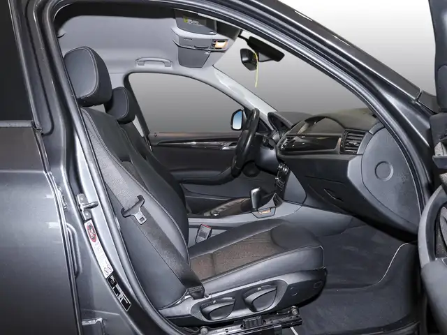 BMW X1 view 3