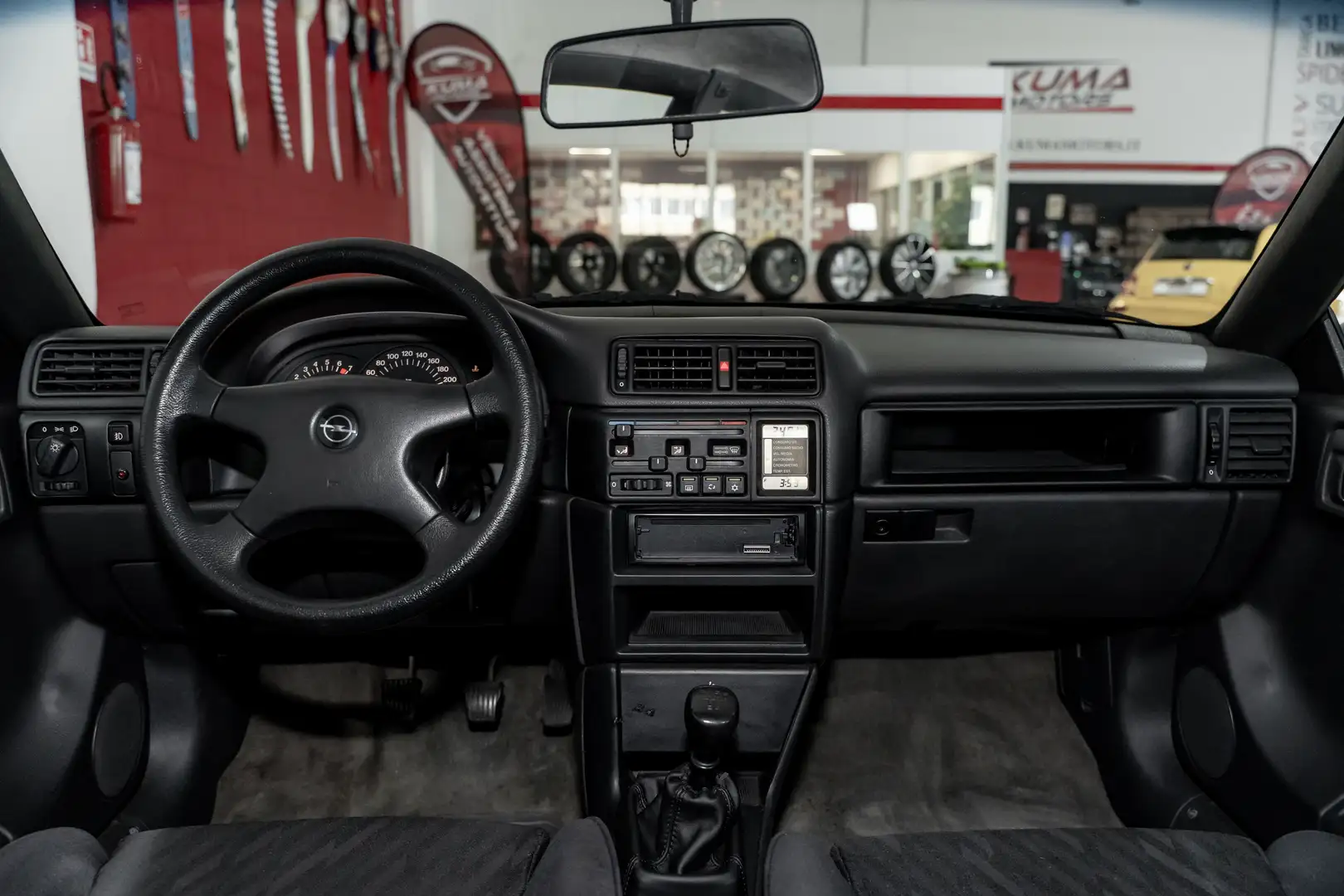 Opel Calibra 2.0i 8V 115cv cat Zwart - 2