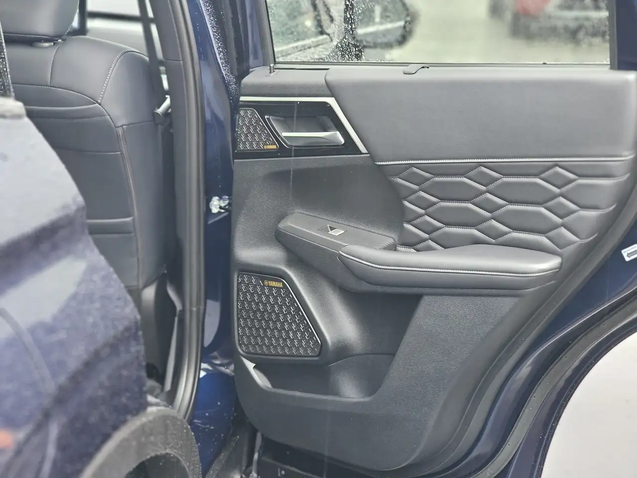 Mitsubishi Outlander снимка Mitsubishi Outlander