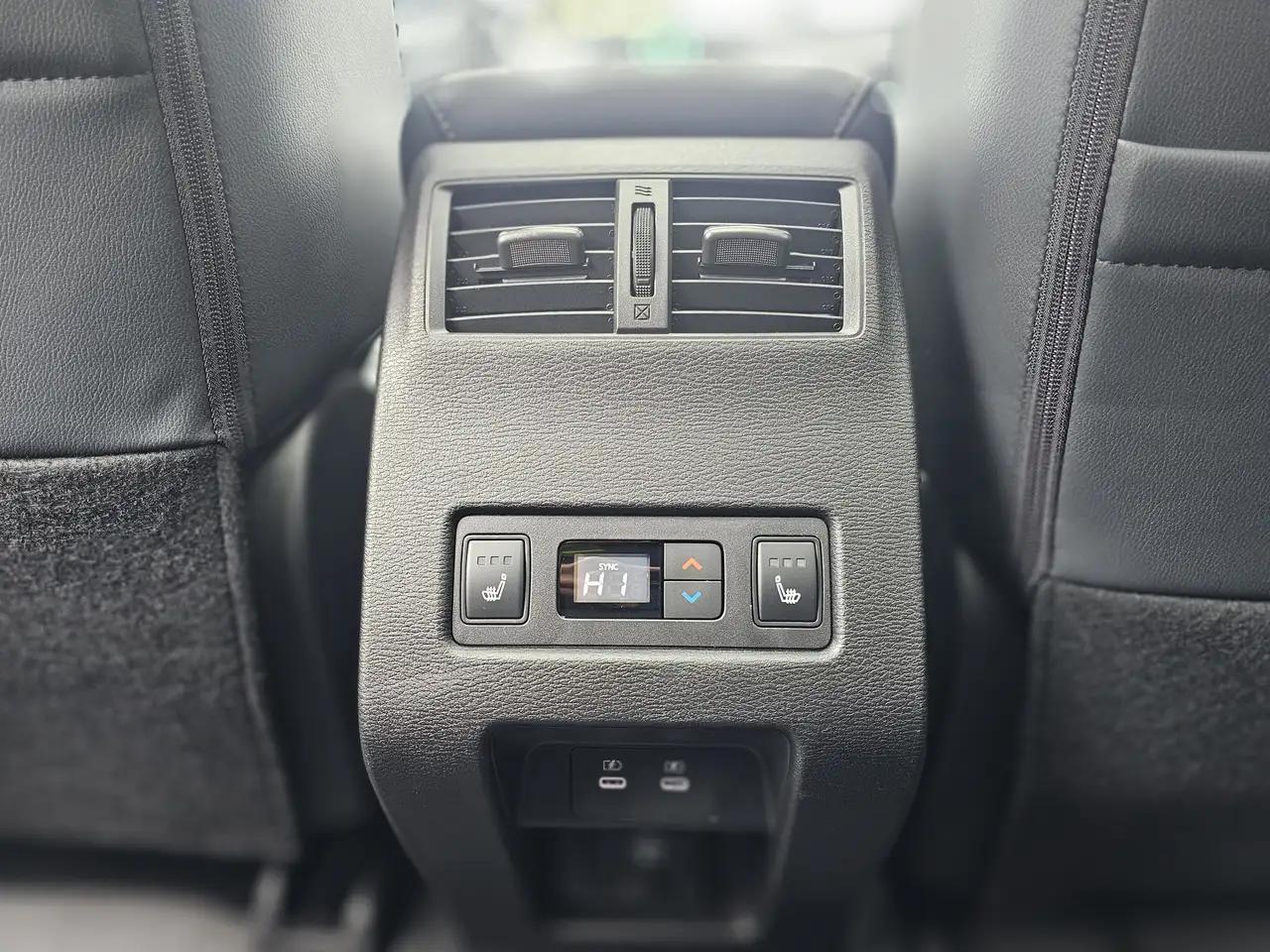 Mitsubishi Outlander снимка Mitsubishi Outlander