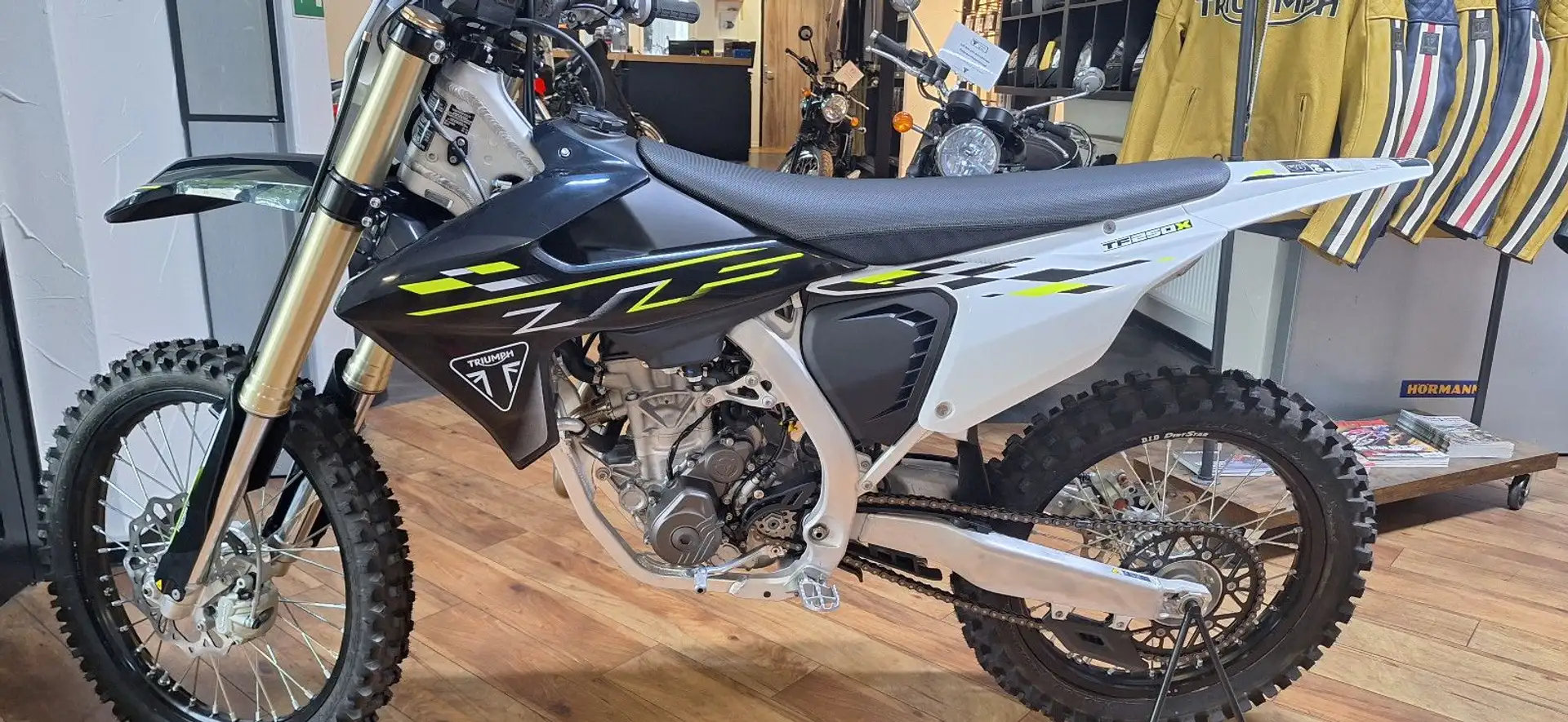 Triumph TF 250 MODELL 2026 JETZT VERFÜGBAR Schwarz - 2
