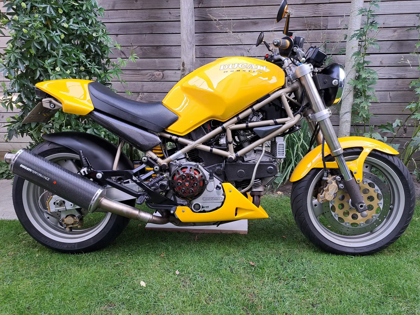 Ducati Monster 900 Geel - 1