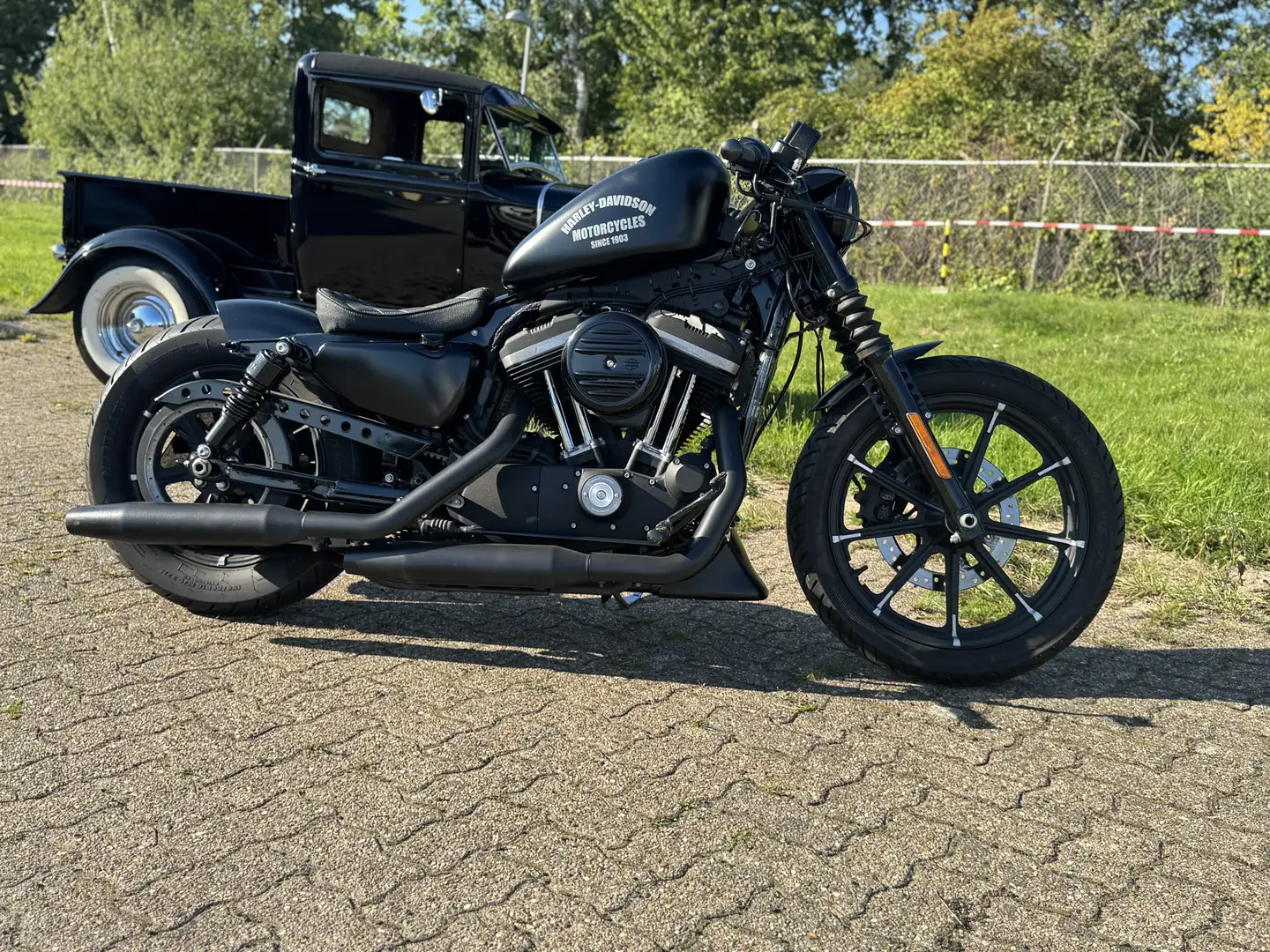 Harley-Davidson Iron 883 Fekete - 1