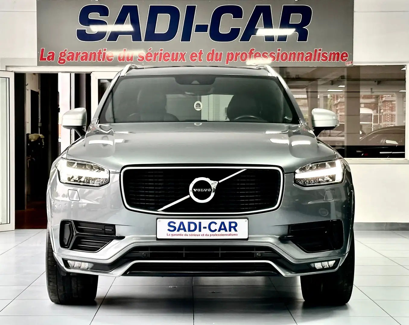 Volvo XC90 2.0 D5 235cv 4WD R-Design 5pl. Geartronic Gris - 2