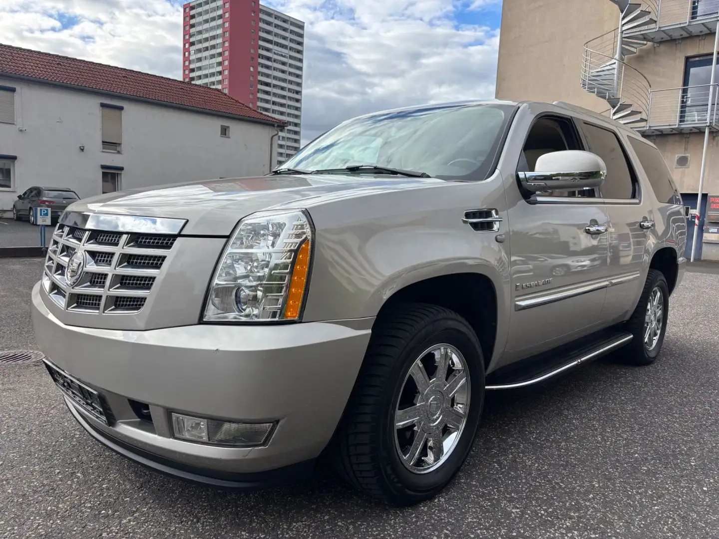 Cadillac Escalade 6.2 V8 Sport Luxury 8Sitzer LPG *COC* Gold - 1