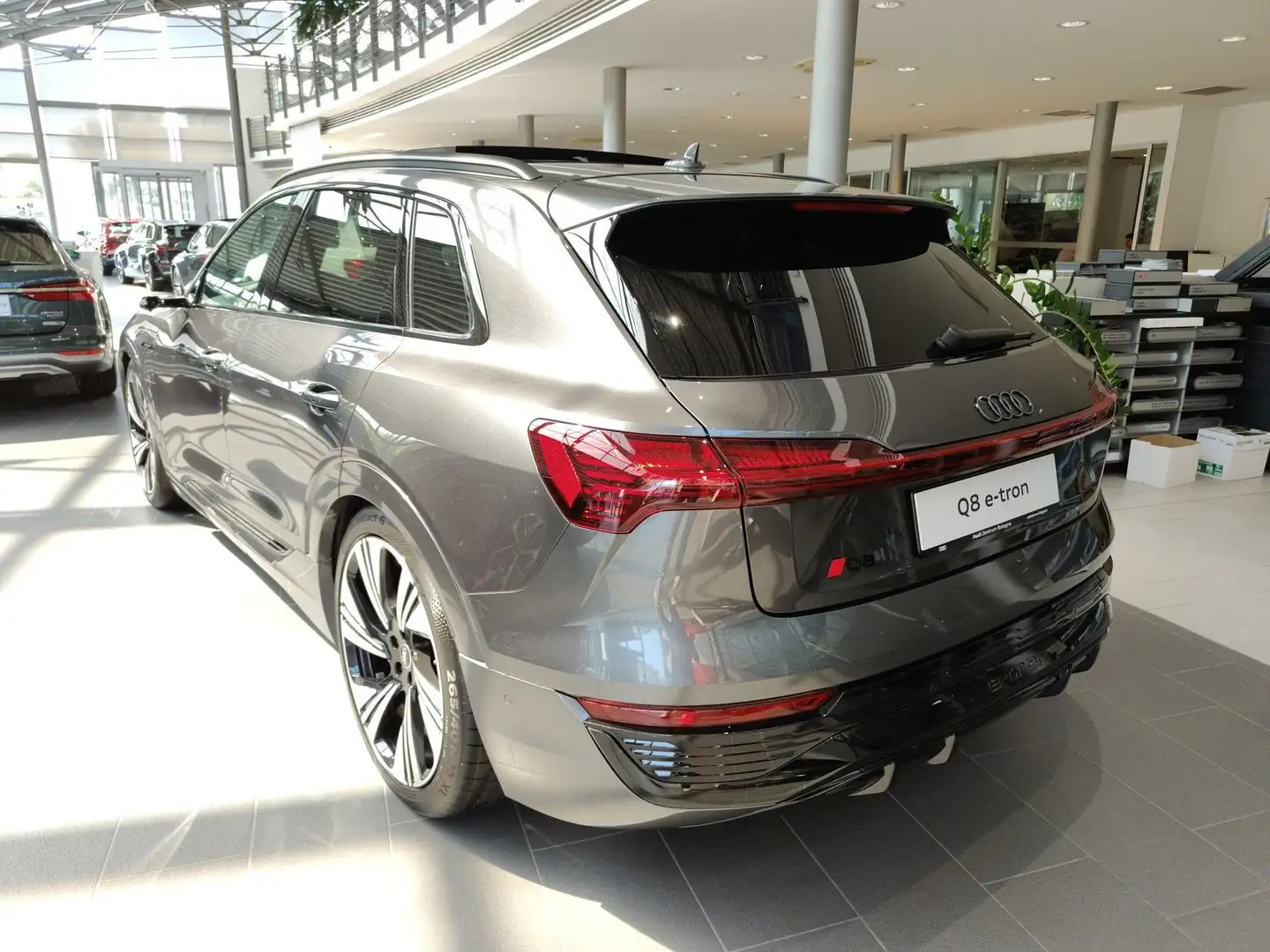 Audi Q8 e-tron 55 quattro S line edition Grigio - 2