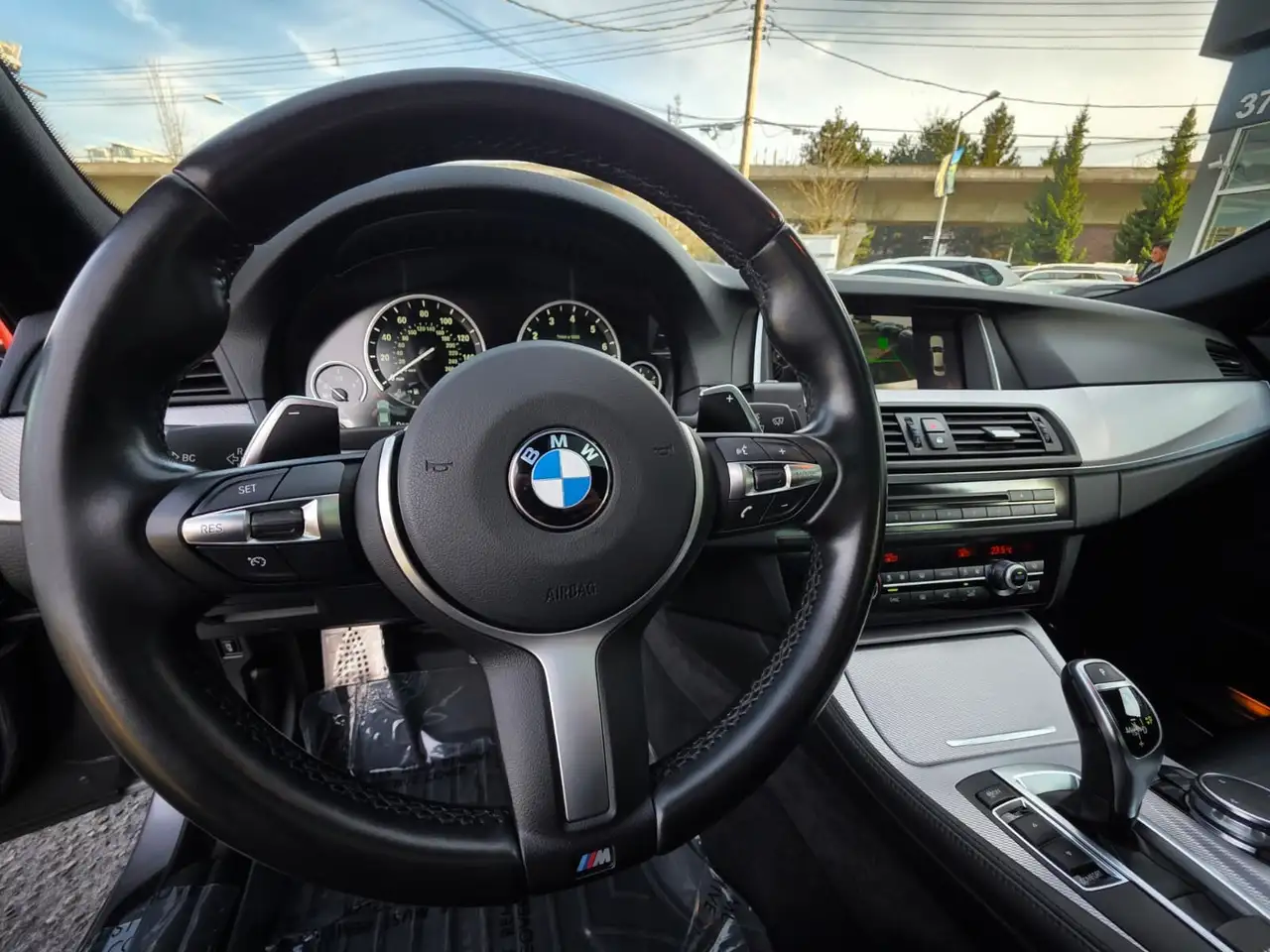 BMW 5 Series снимка BMW 5 Series