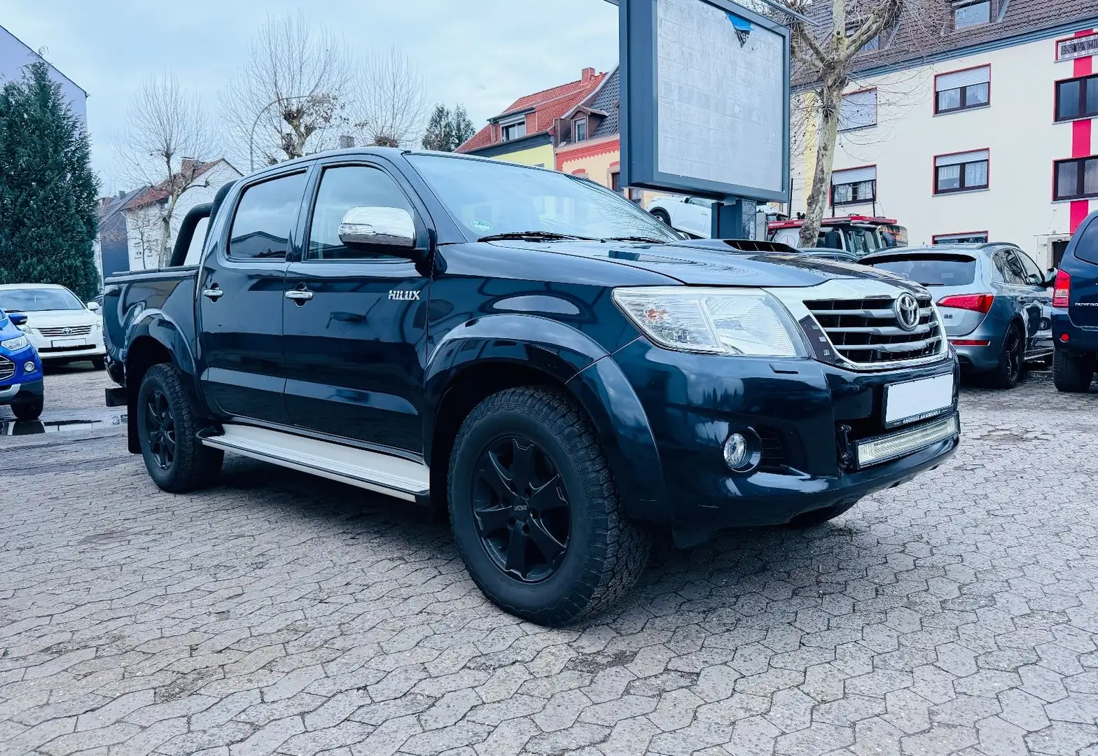 Toyota Hilux 3.0 D-4D Executive DOKA 4x4 Automatik Navi Negro - 1
