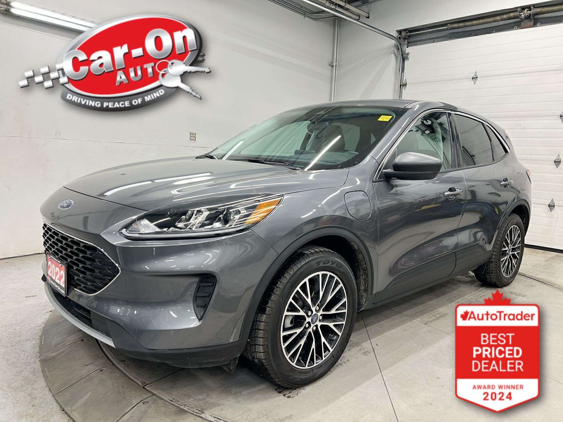 Gray 2022 Ford Escape Hybrid Plug-in SUV / Crossover Front-Wheel Drive Automatic