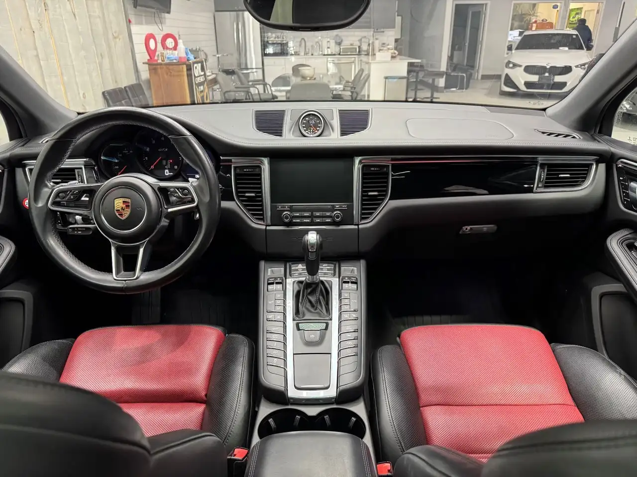 Porsche Macan снимка Porsche Macan
