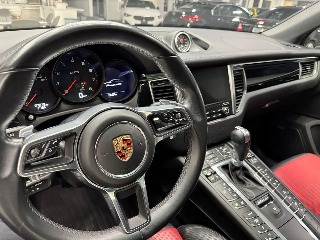 Porsche Macan снимка Porsche Macan