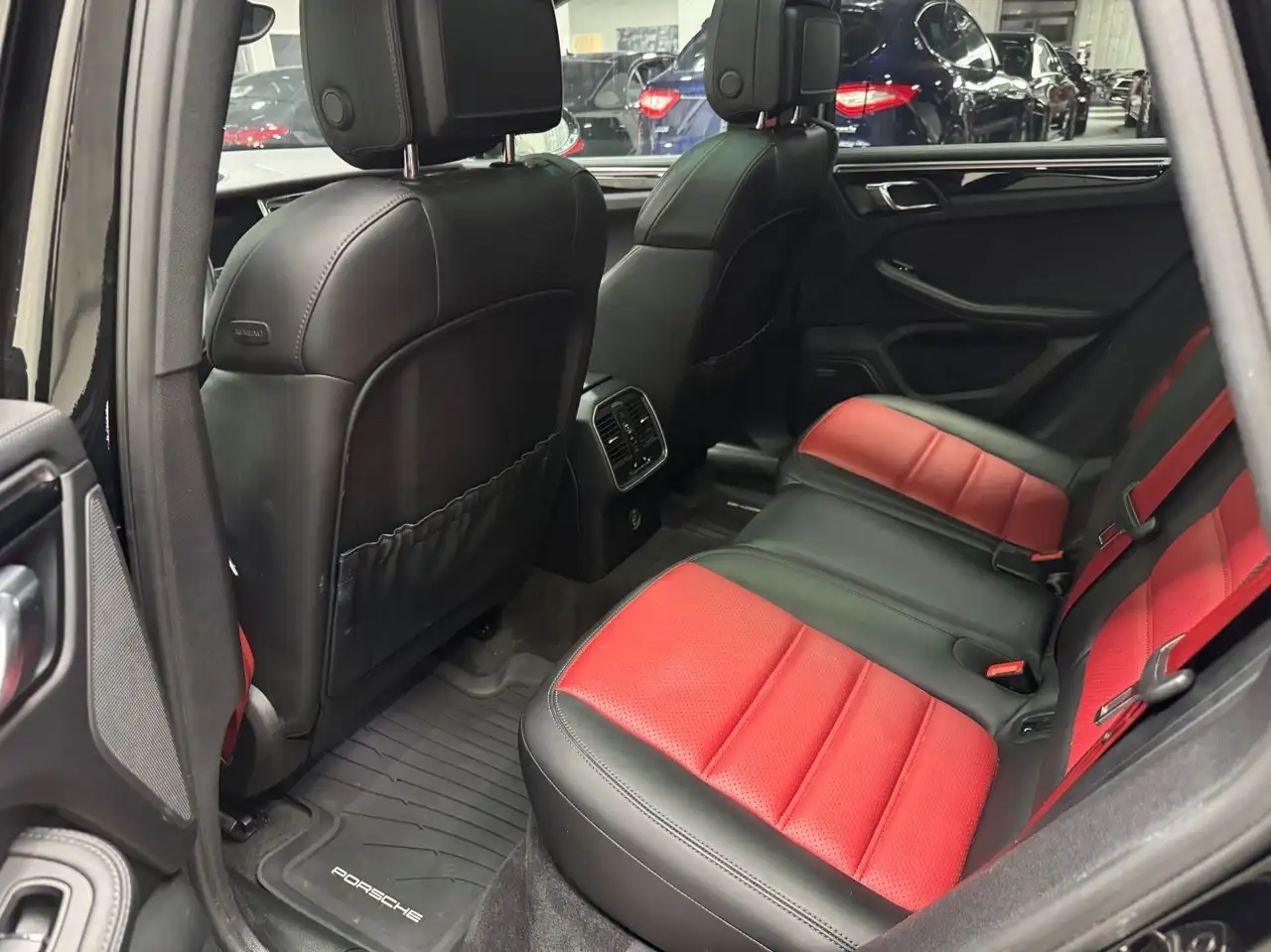Porsche Macan снимка Porsche Macan