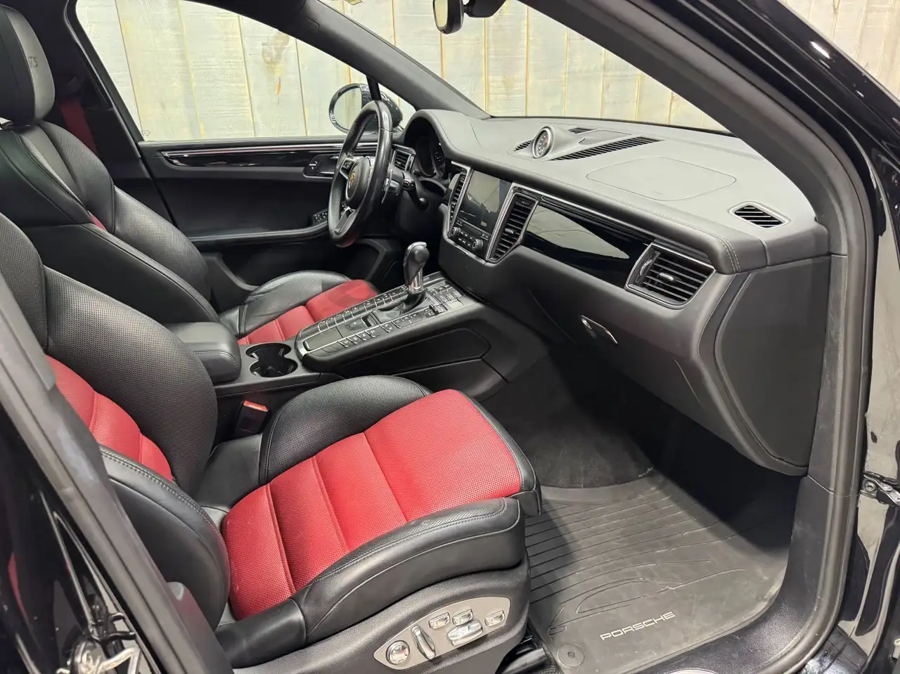 Porsche Macan снимка Porsche Macan