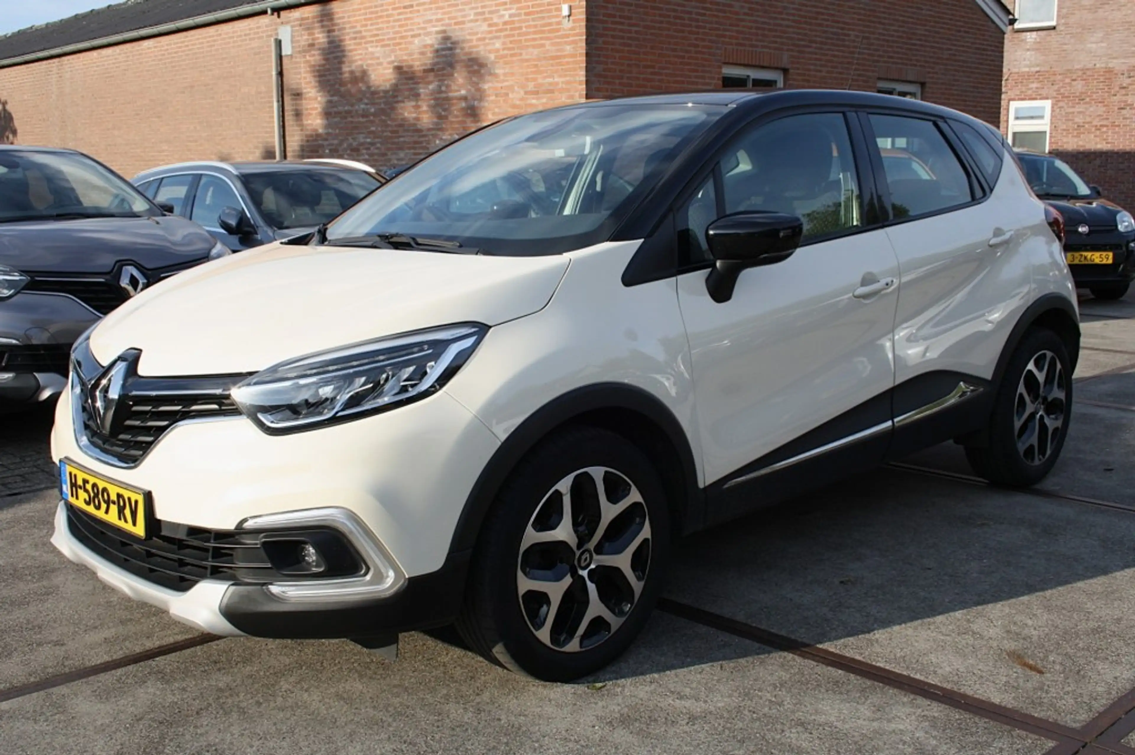 Renault Captur 1.3 TCe Intens / Camera / Cruise / Airco / LED — photo 4
