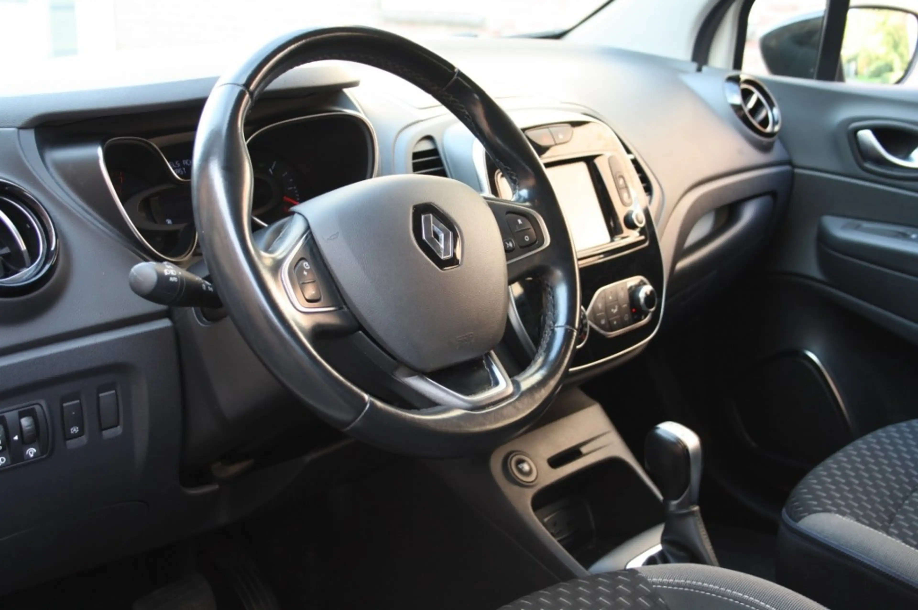Renault Captur 1.3 TCe Intens / Camera / Cruise / Airco / LED — photo 8