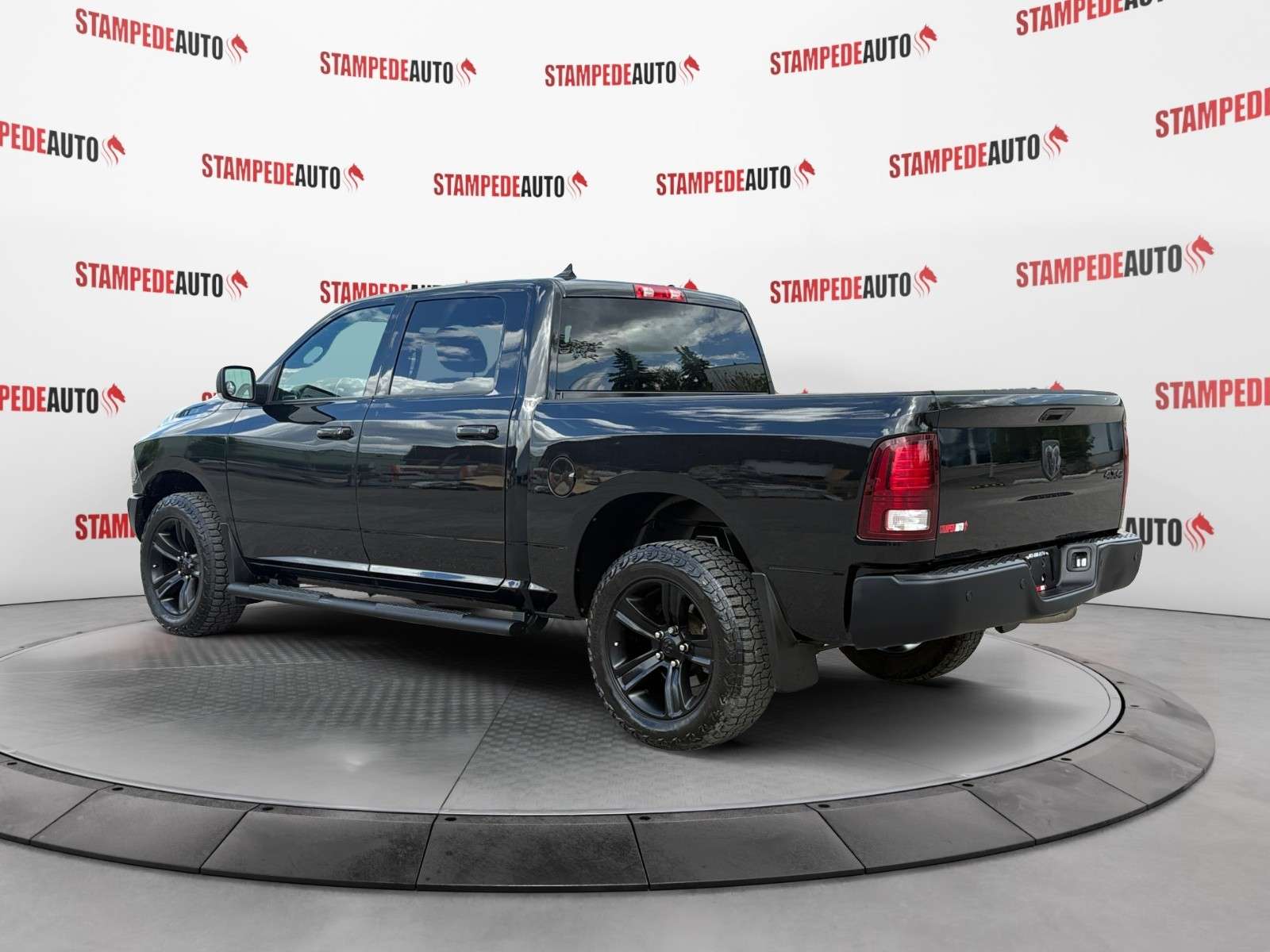 2021 RAM 1500 SLT | 4X4 | V6 | DUAL CLIMATE CONTROL | BLUETOOTH | REMOTE START | CREW CAB — снимка 1