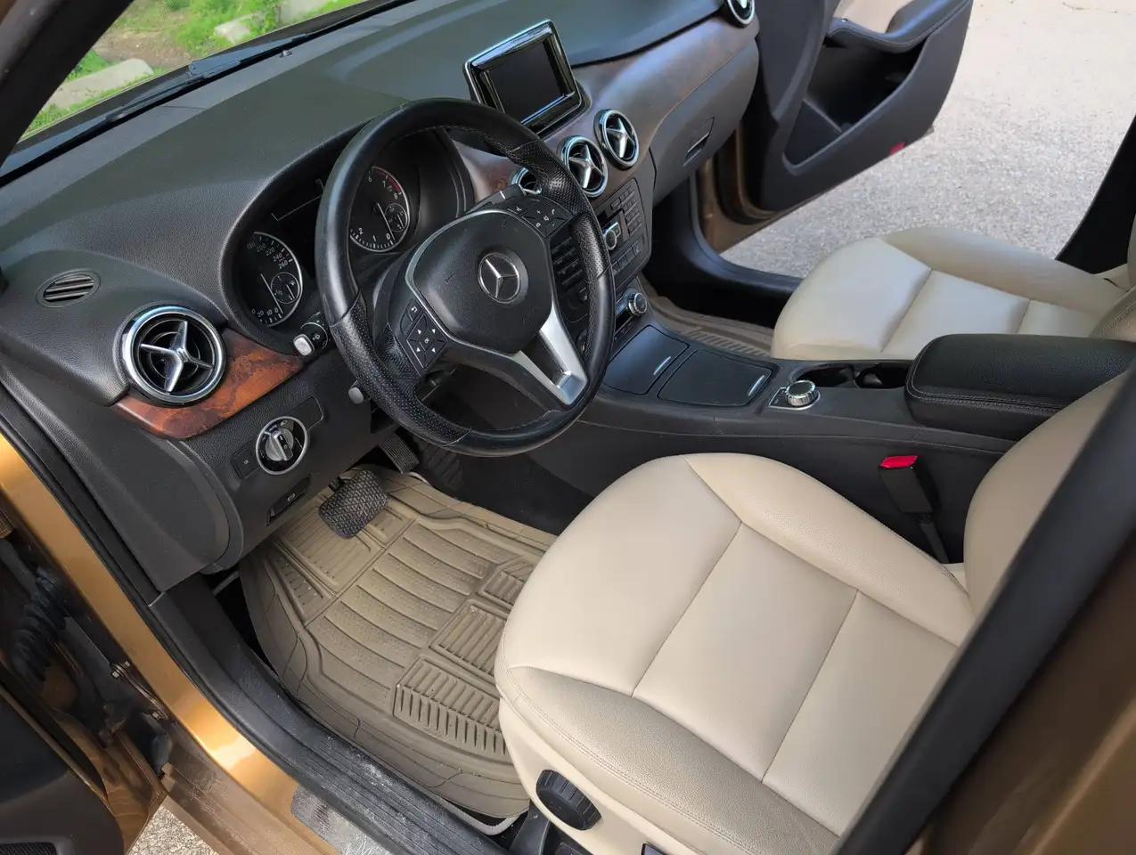 Mercedes-Benz B-Class снимка Mercedes-Benz B-Class