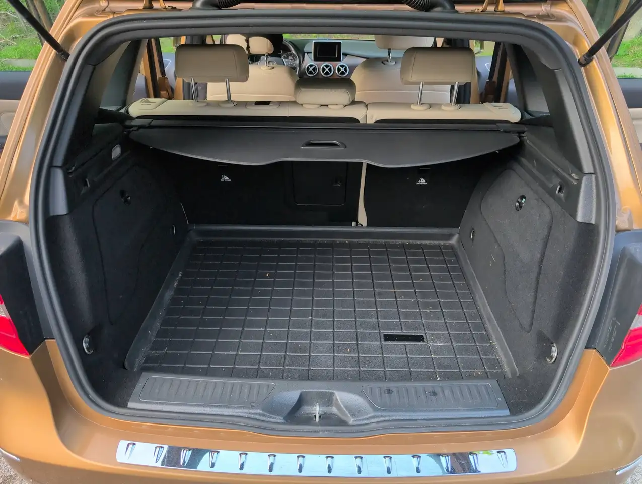 Mercedes-Benz B-Class снимка Mercedes-Benz B-Class