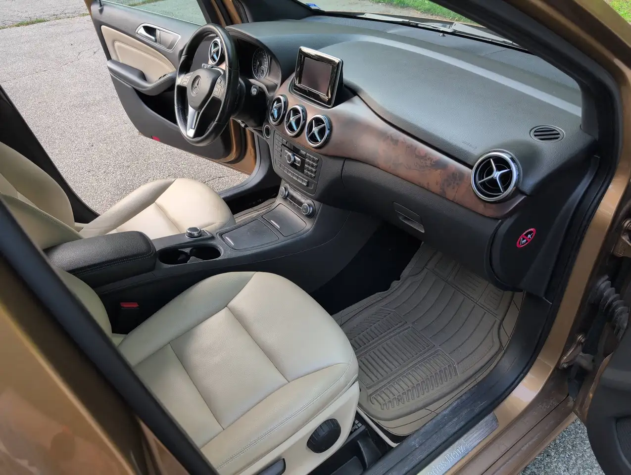 Mercedes-Benz B-Class снимка Mercedes-Benz B-Class
