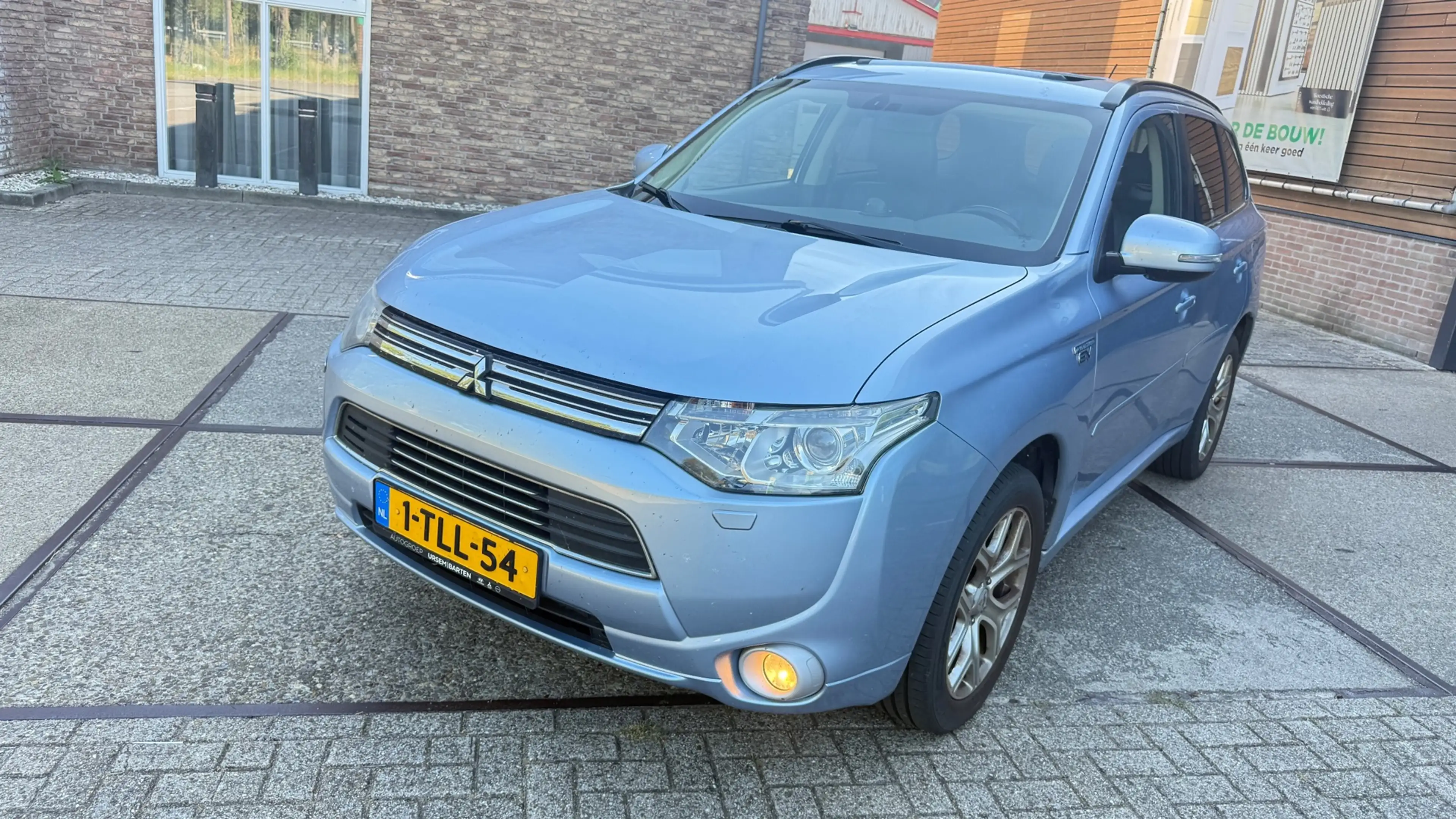 Mitsubishi Outlander 2.0 PHEV instyle — photo 2