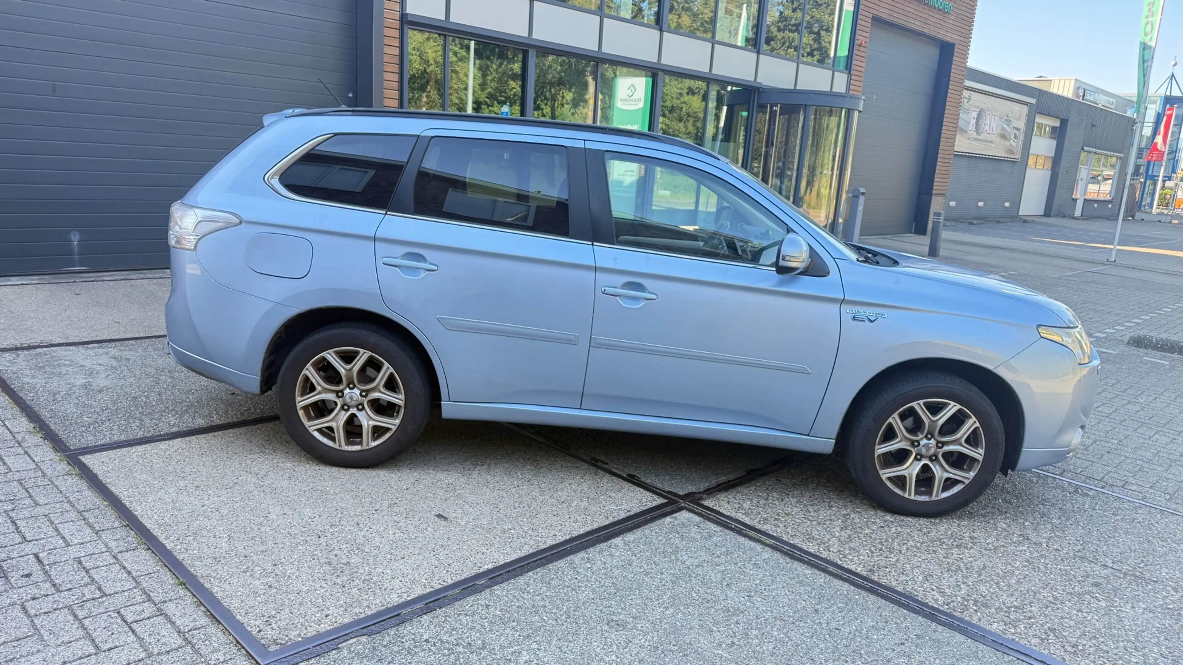 Mitsubishi Outlander 2.0 PHEV instyle — photo 4