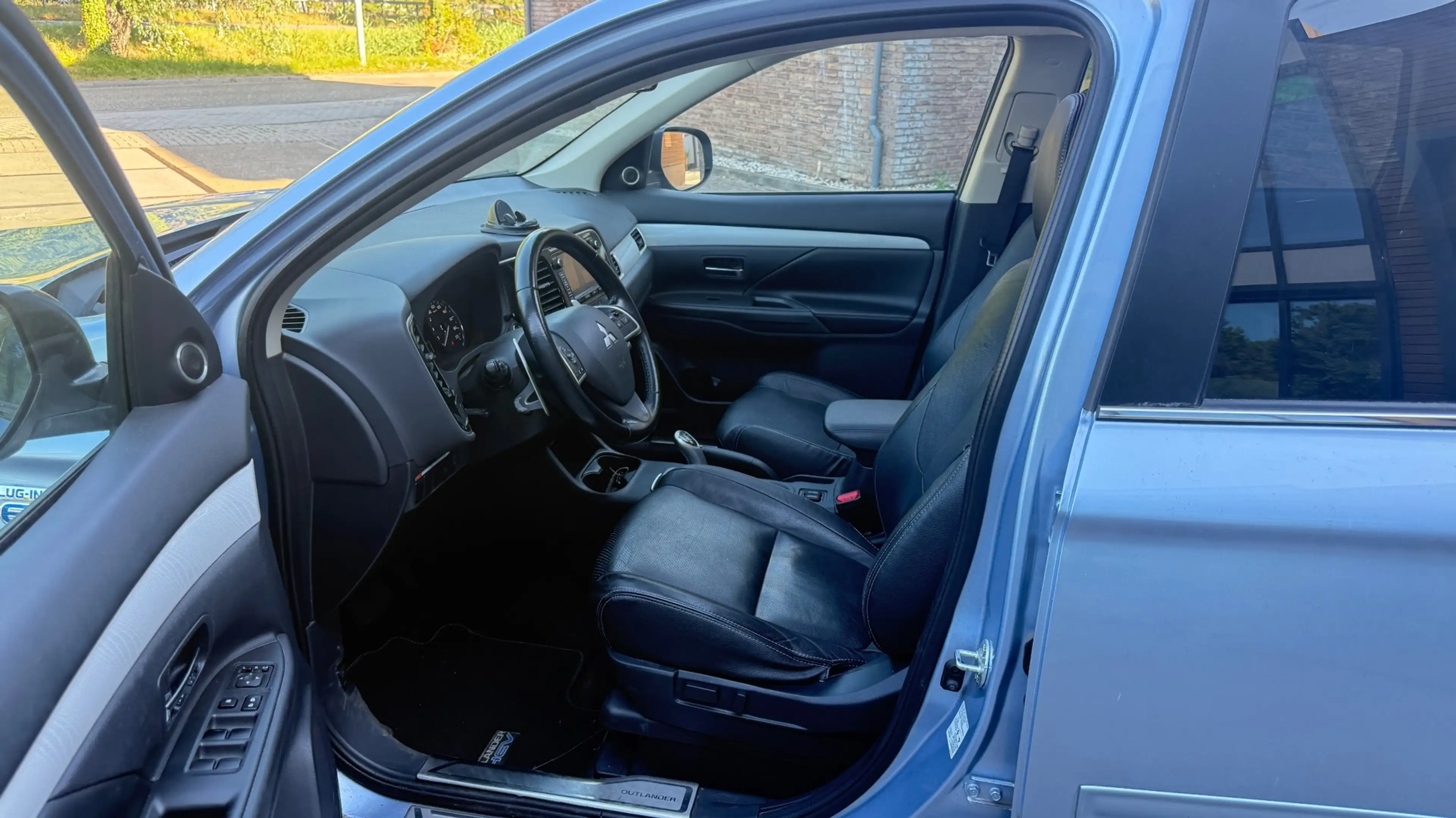 Mitsubishi Outlander 2.0 PHEV instyle — photo 9