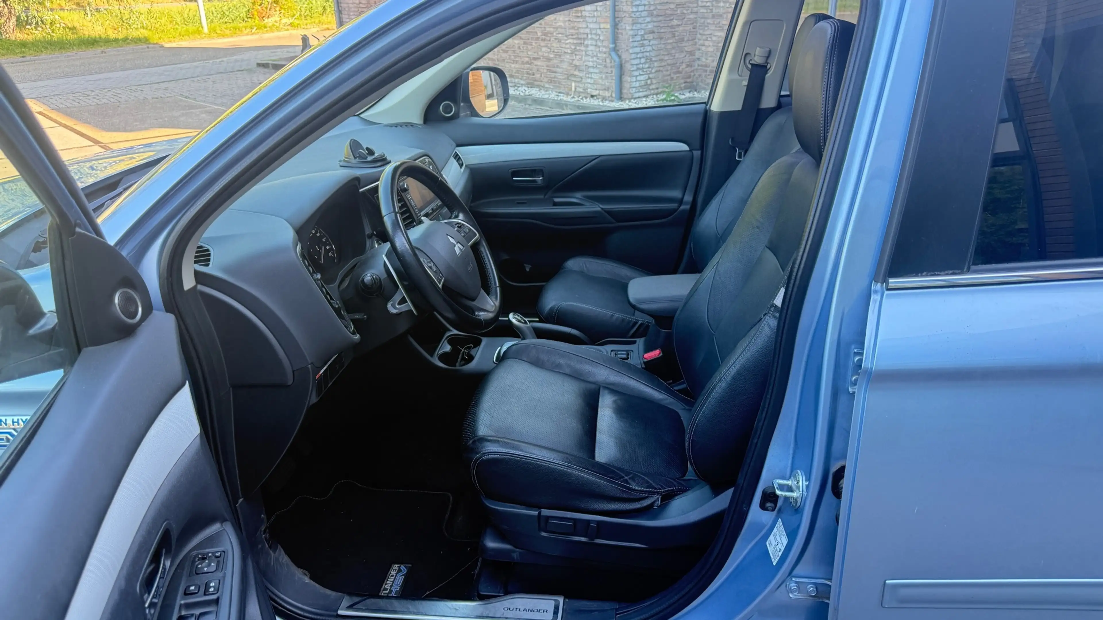 Mitsubishi Outlander 2.0 PHEV instyle — photo 6