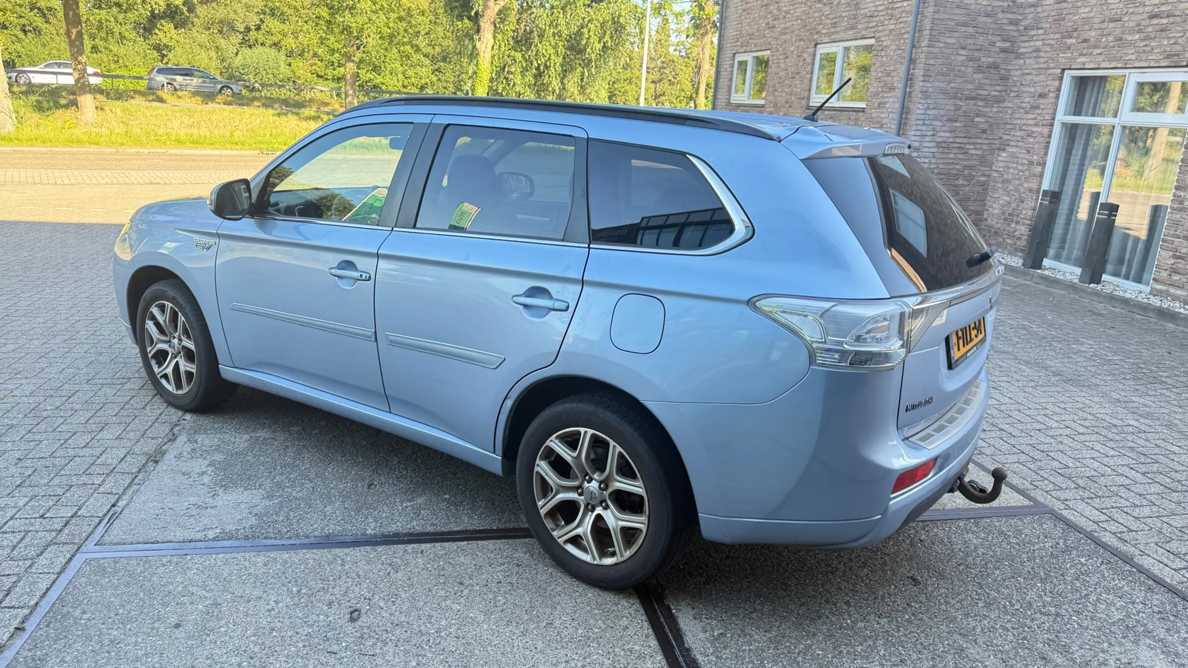 Mitsubishi Outlander 2.0 PHEV instyle — photo 3