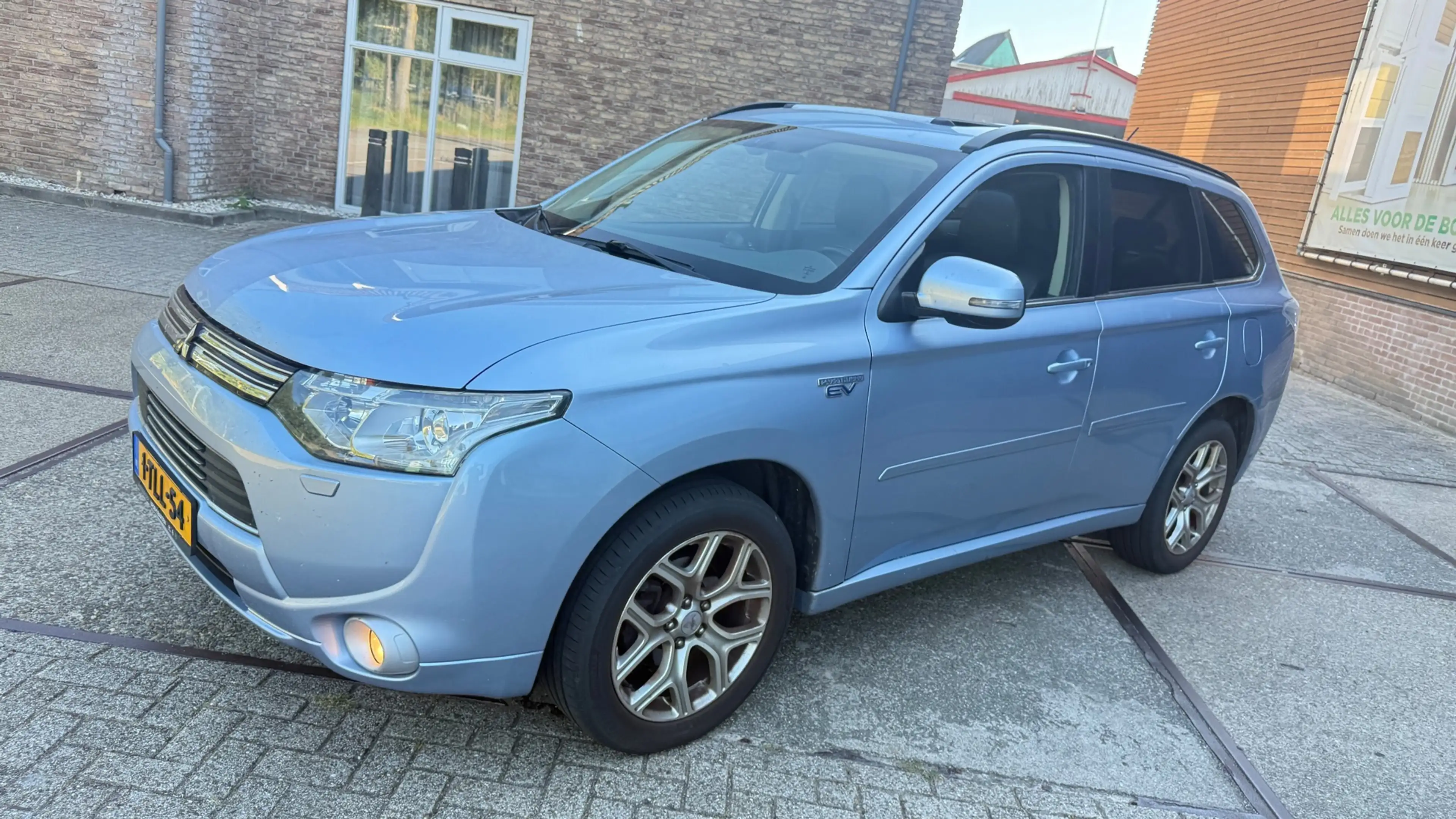 Mitsubishi Outlander 2.0 PHEV instyle — photo 14