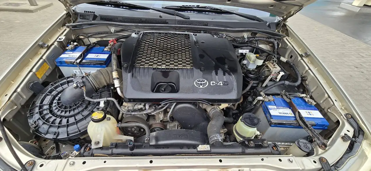 Toyota Hilux 3.0 D-4D 171 ch 4WD SRX • Double cabine • Boîte auto • Cuir • GPS • Attelage