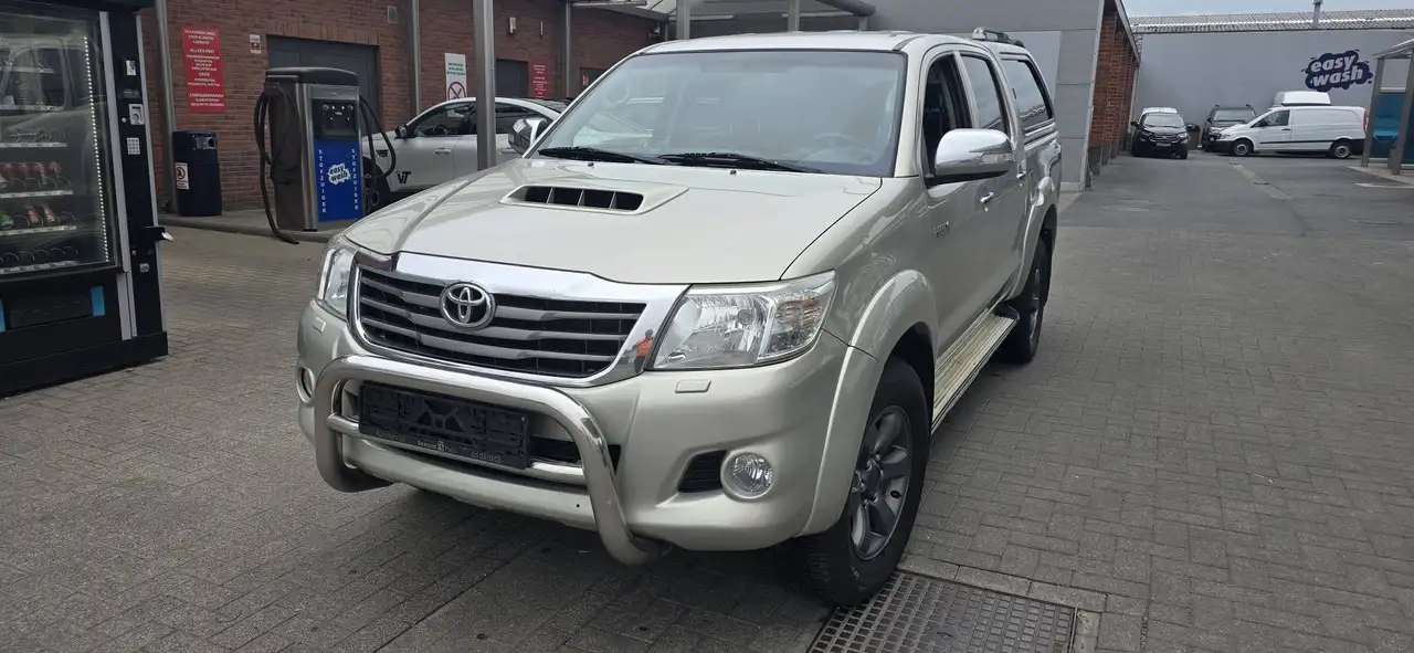 Toyota Hilux 3.0 D-4D 171 ch 4WD SRX • Double cabine • Boîte auto • Cuir • GPS • Attelage