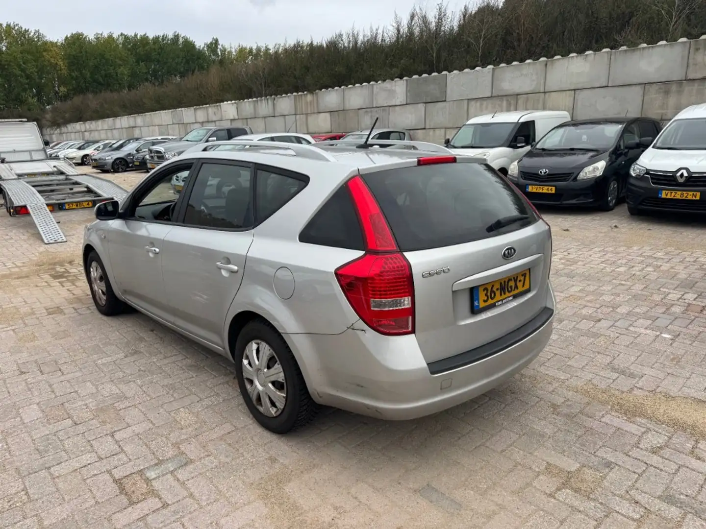 Kia Ceed / cee'd 1.4 WAGON / EXPORT / HANDEL Grijs - 2