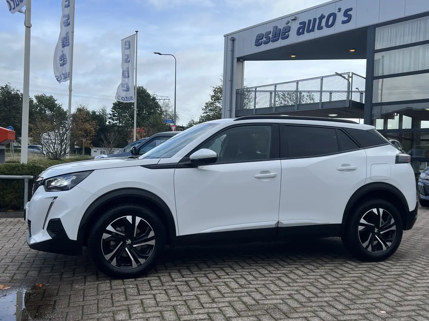 Peugeot 2008 1.2 Turbo 100 pk Allure Navigatie Climate Control Blanc - 2
