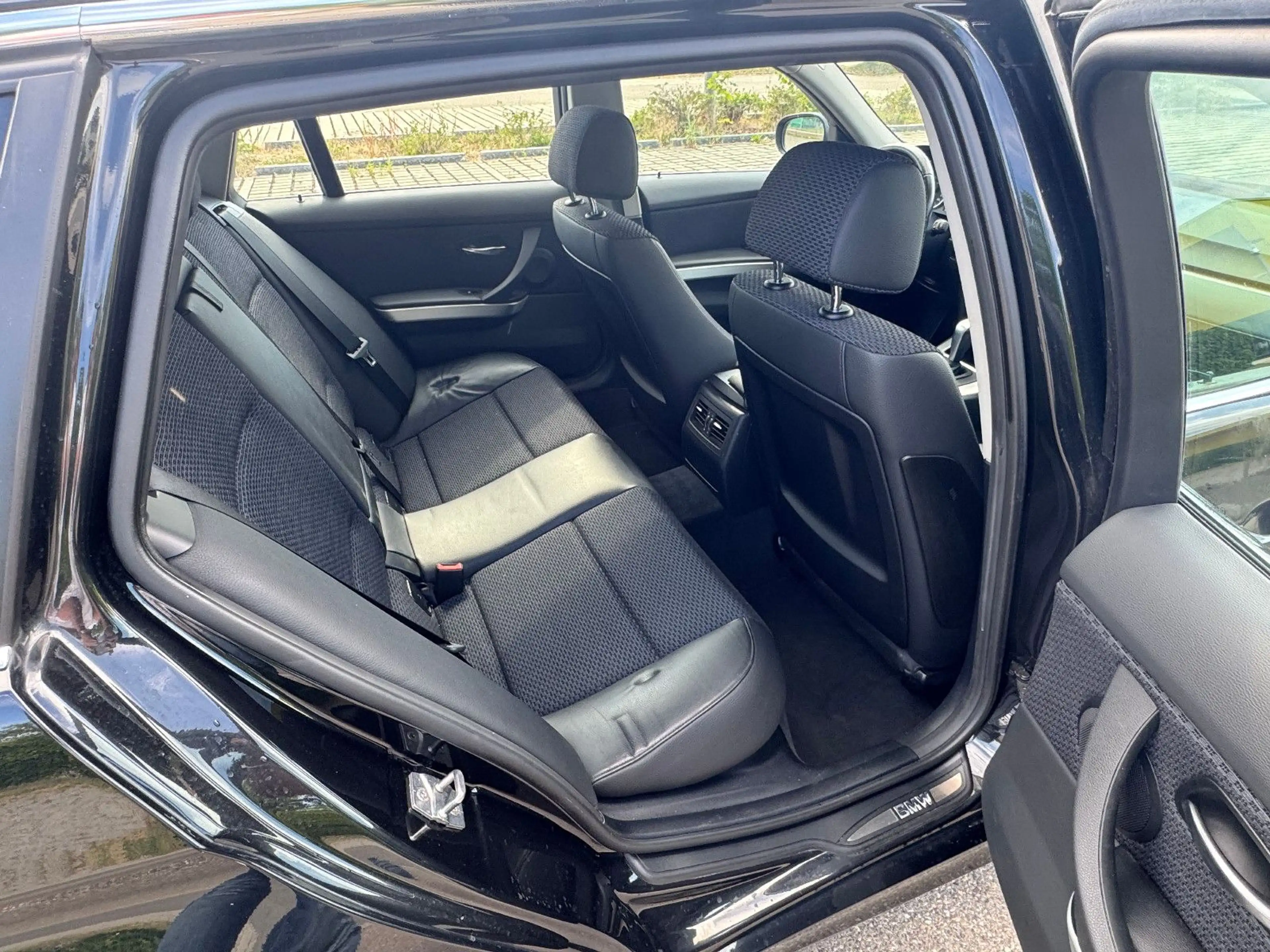 BMW 325 i Touring*Klima*SHZ*Xenon*Alufelgen* — photo 12