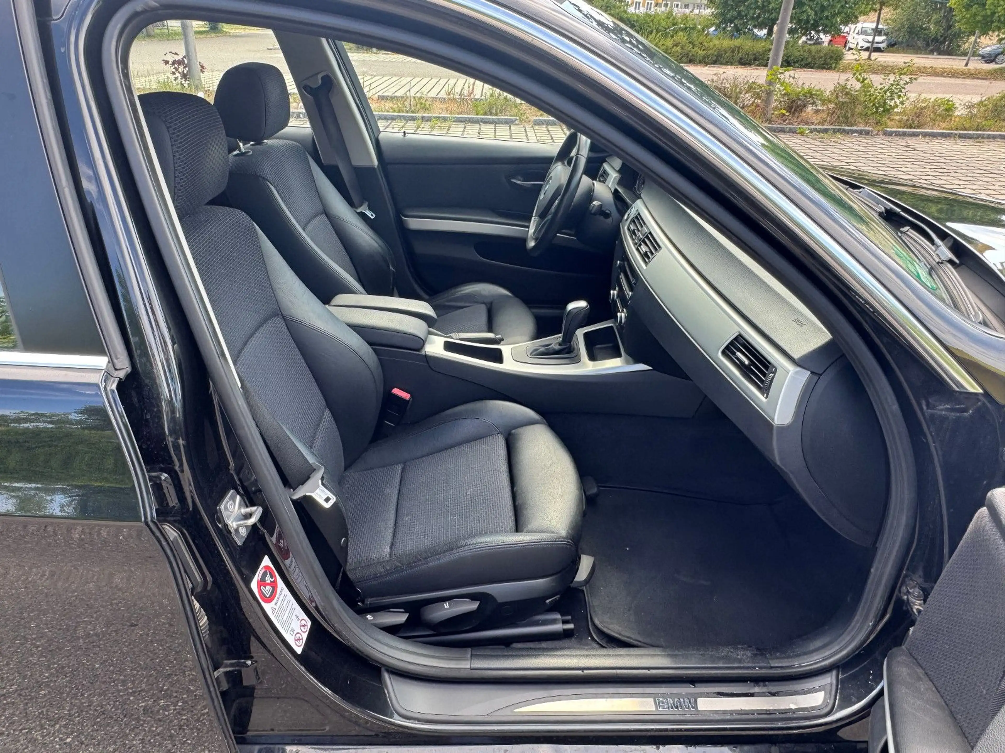 BMW 325 i Touring*Klima*SHZ*Xenon*Alufelgen* — photo 13