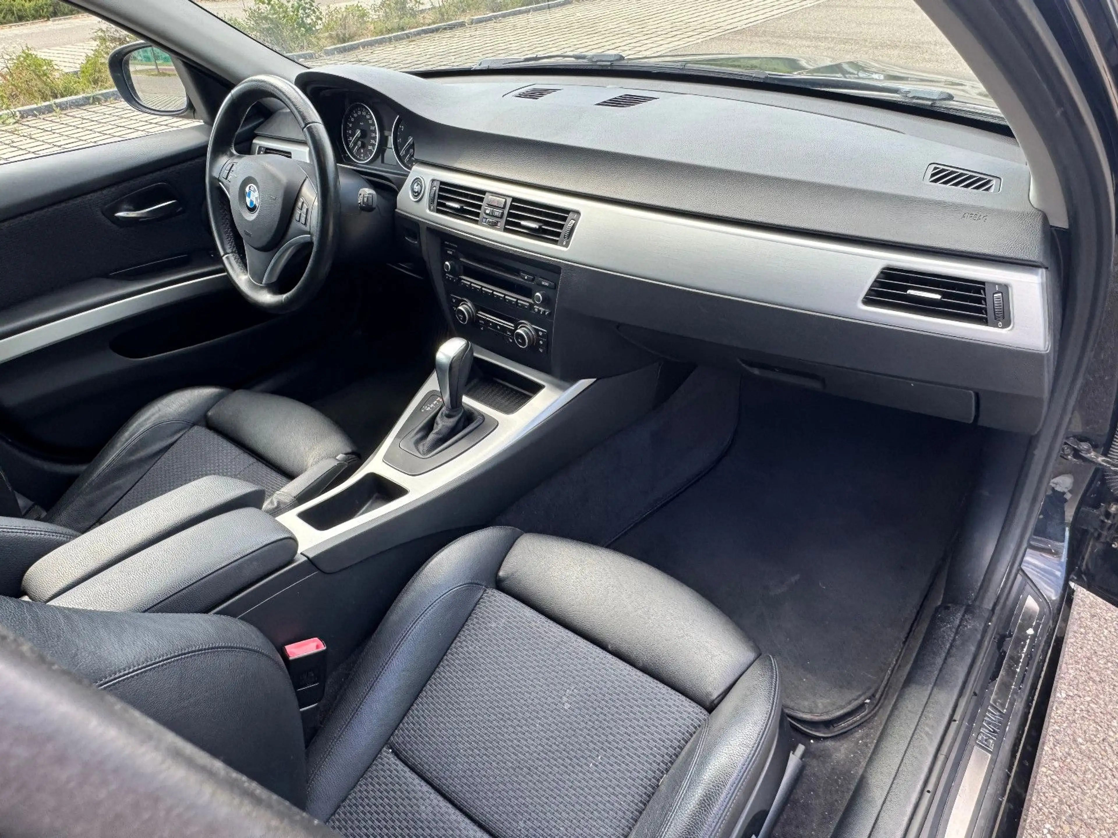 BMW 325 i Touring*Klima*SHZ*Xenon*Alufelgen* — photo 14